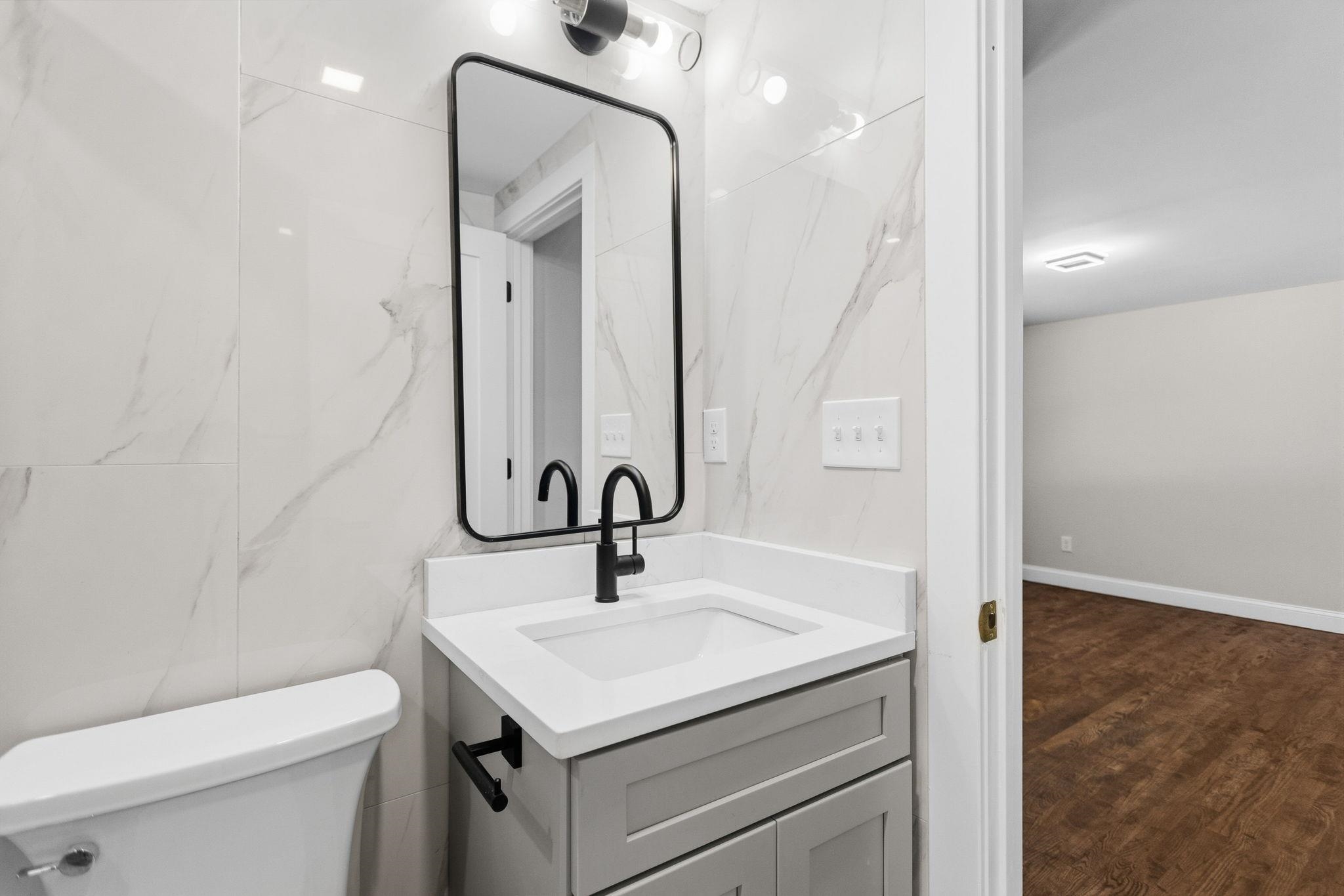 755 Mammoth Road Property Photo 33