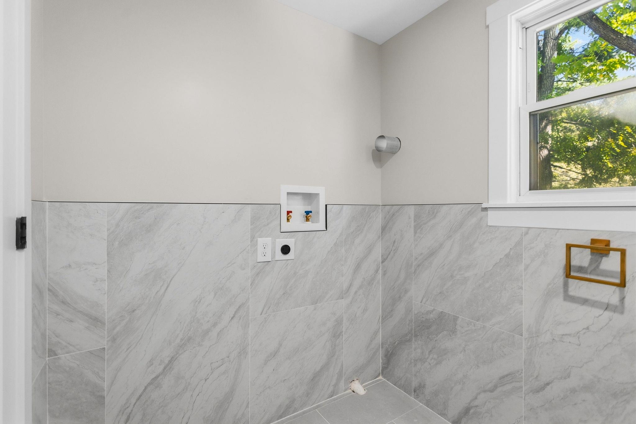 755 Mammoth Road Property Photo 39