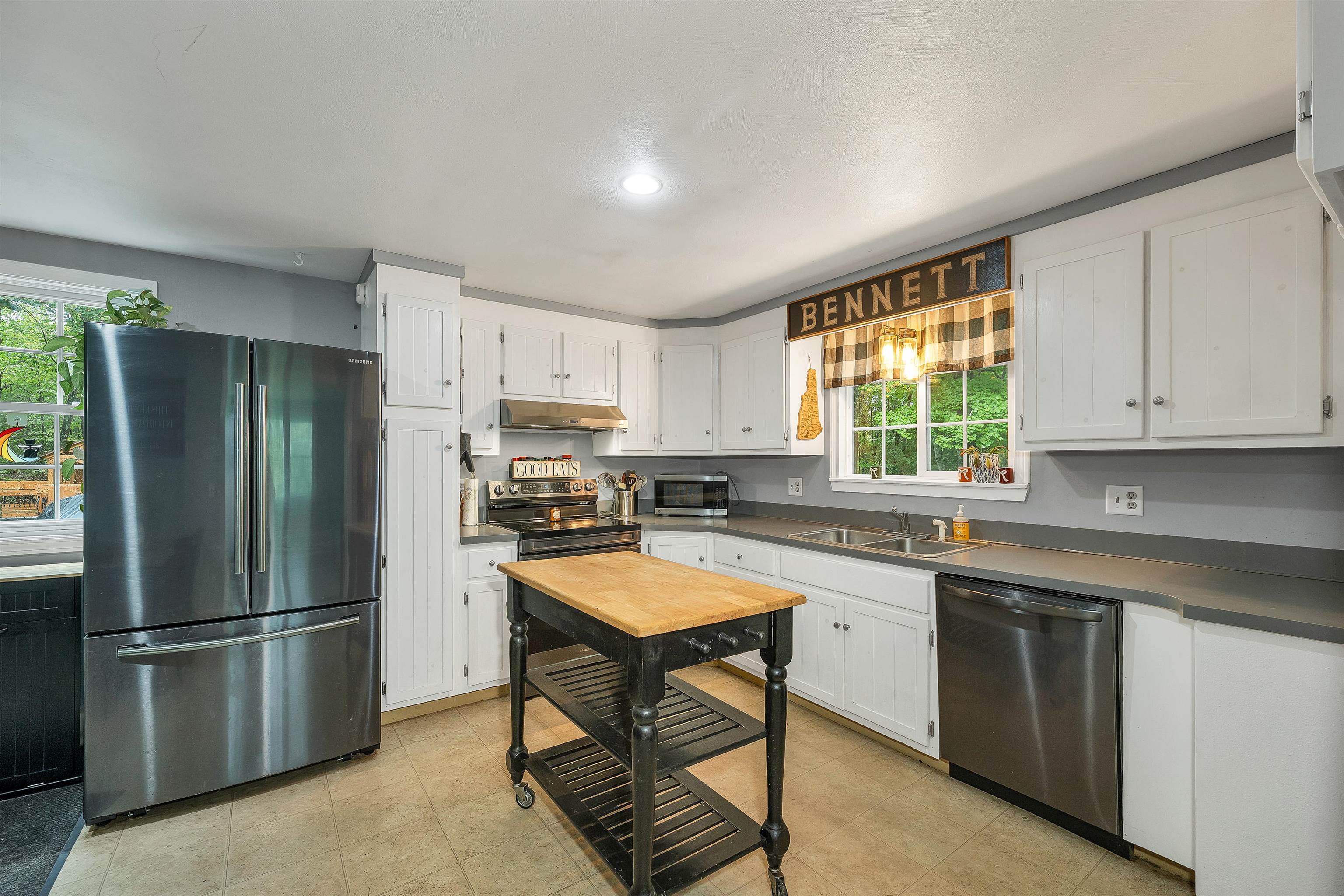 9 Epping Woods Road Property Photo 4