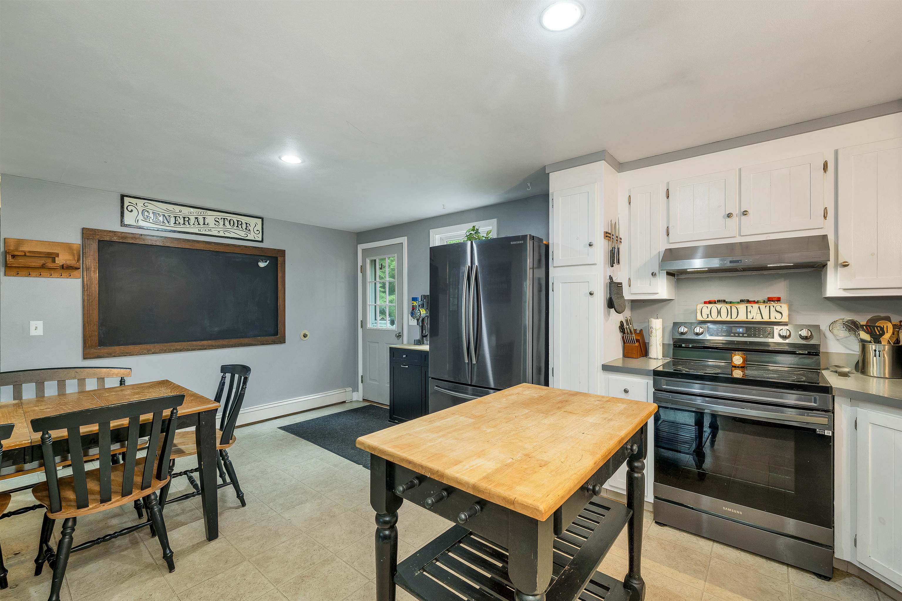 9 Epping Woods Road Property Photo 6