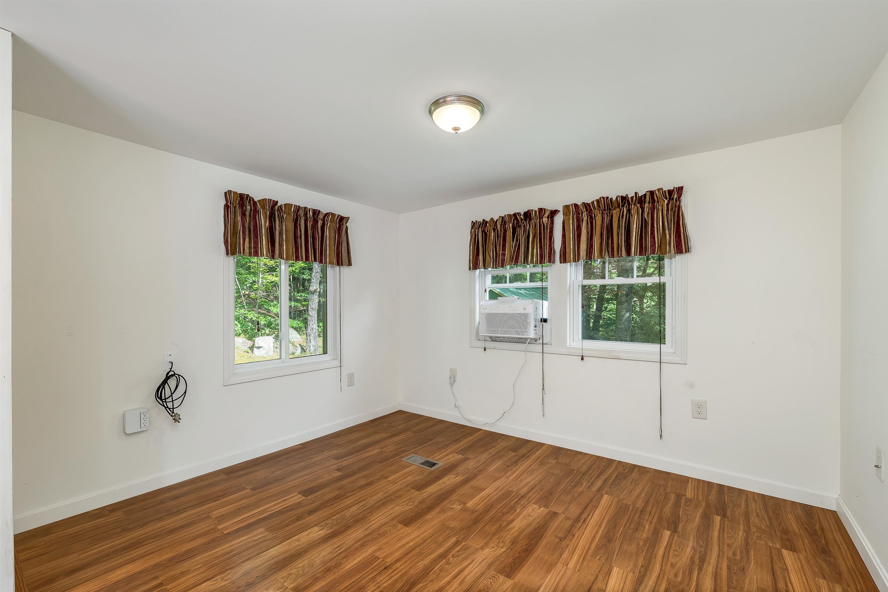 80 May Street Property Photo 8