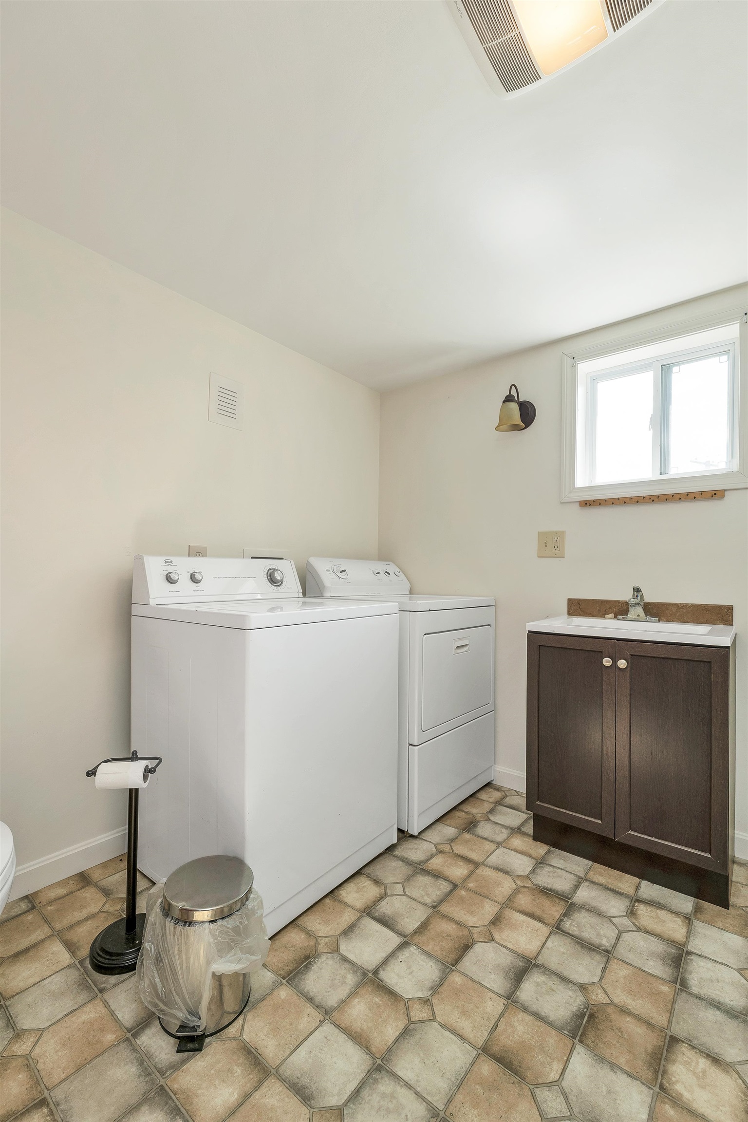80 May Street Property Photo 14
