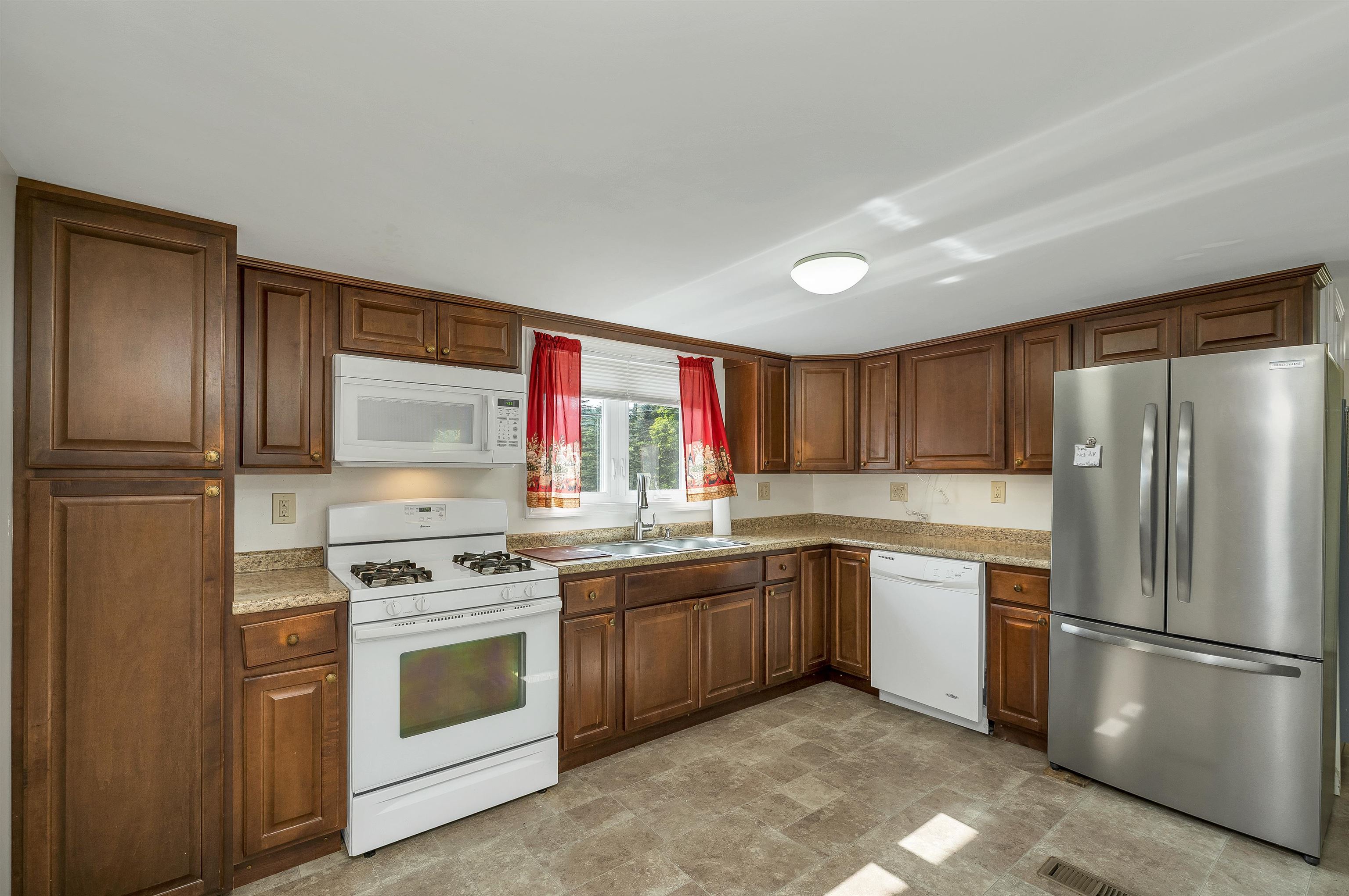 80 May Street Property Photo 23