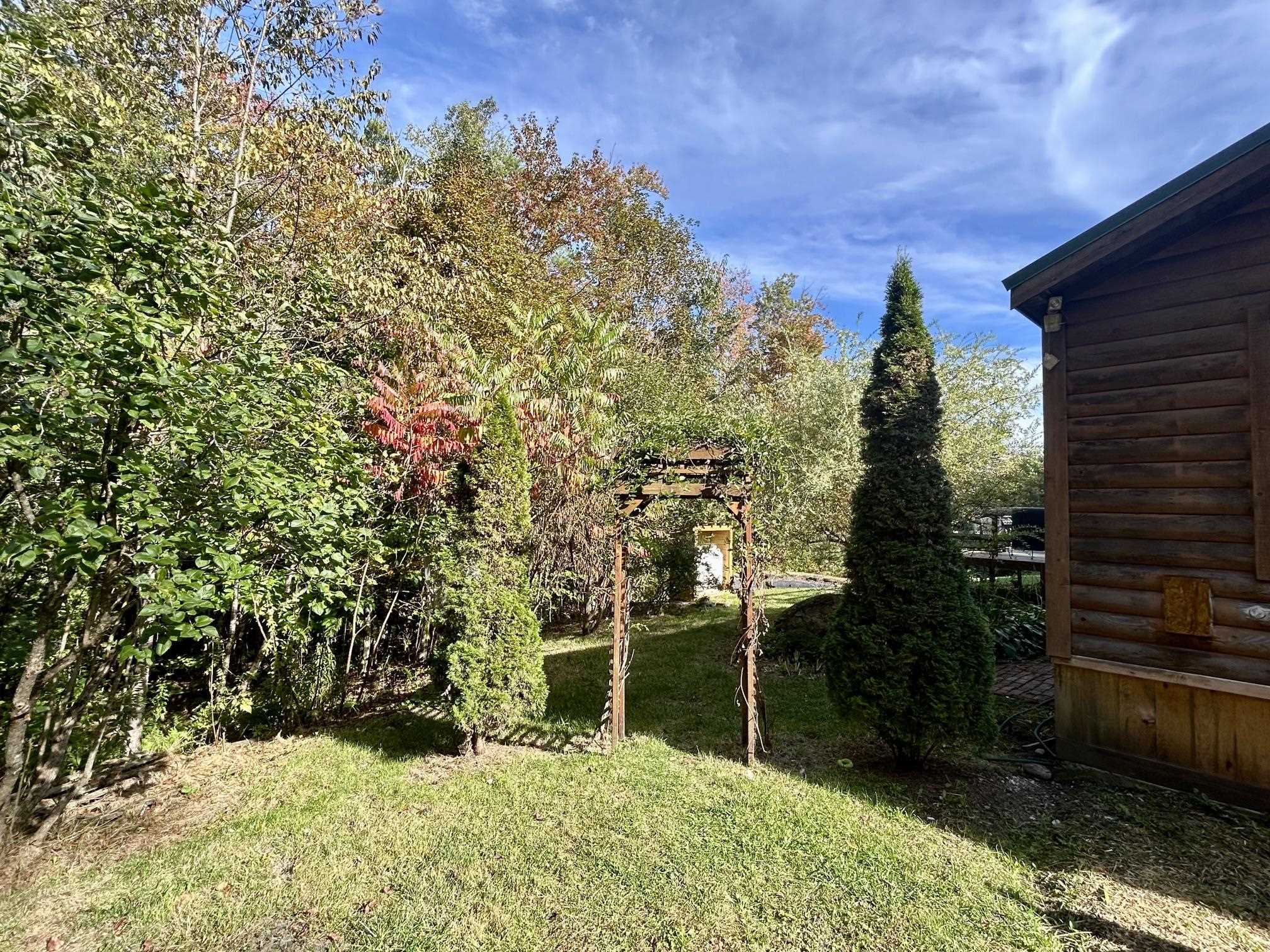 1715 Dearing Road Property Photo 3