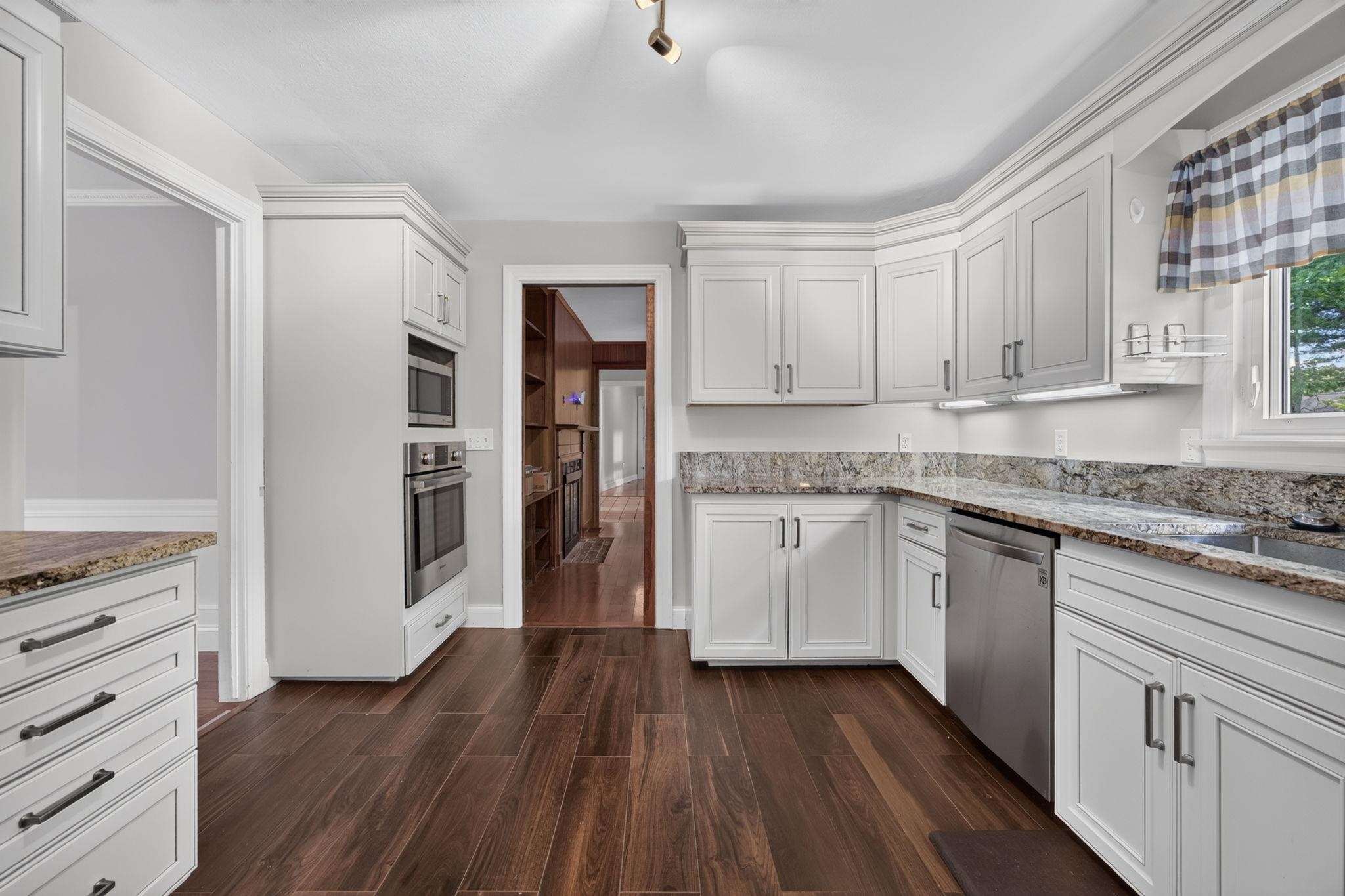 27 W Adelaide Avenue Property Photo 5