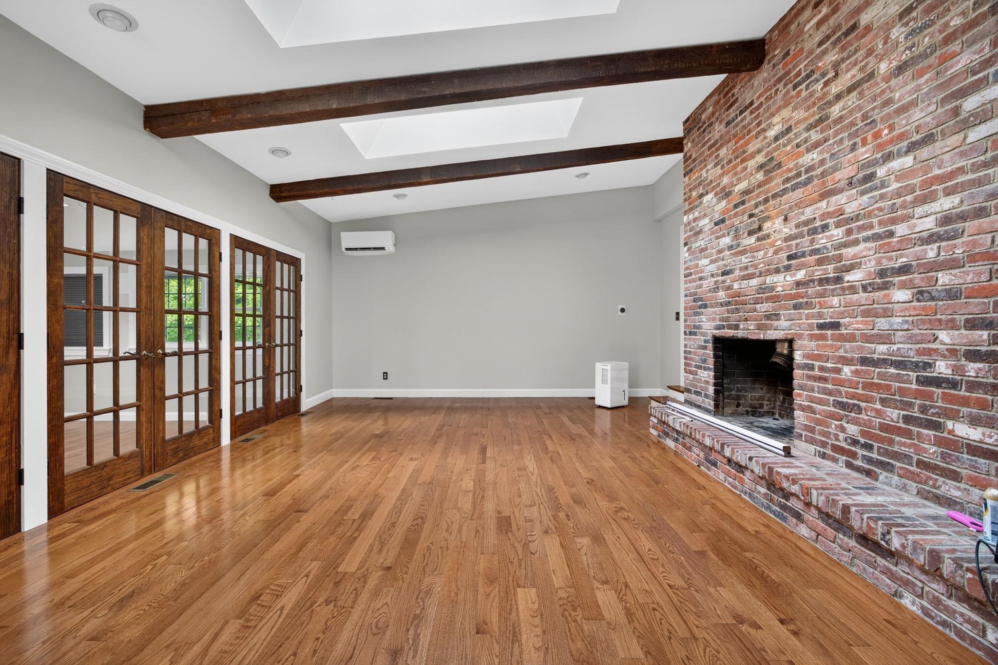 27 W Adelaide Avenue Property Photo 11