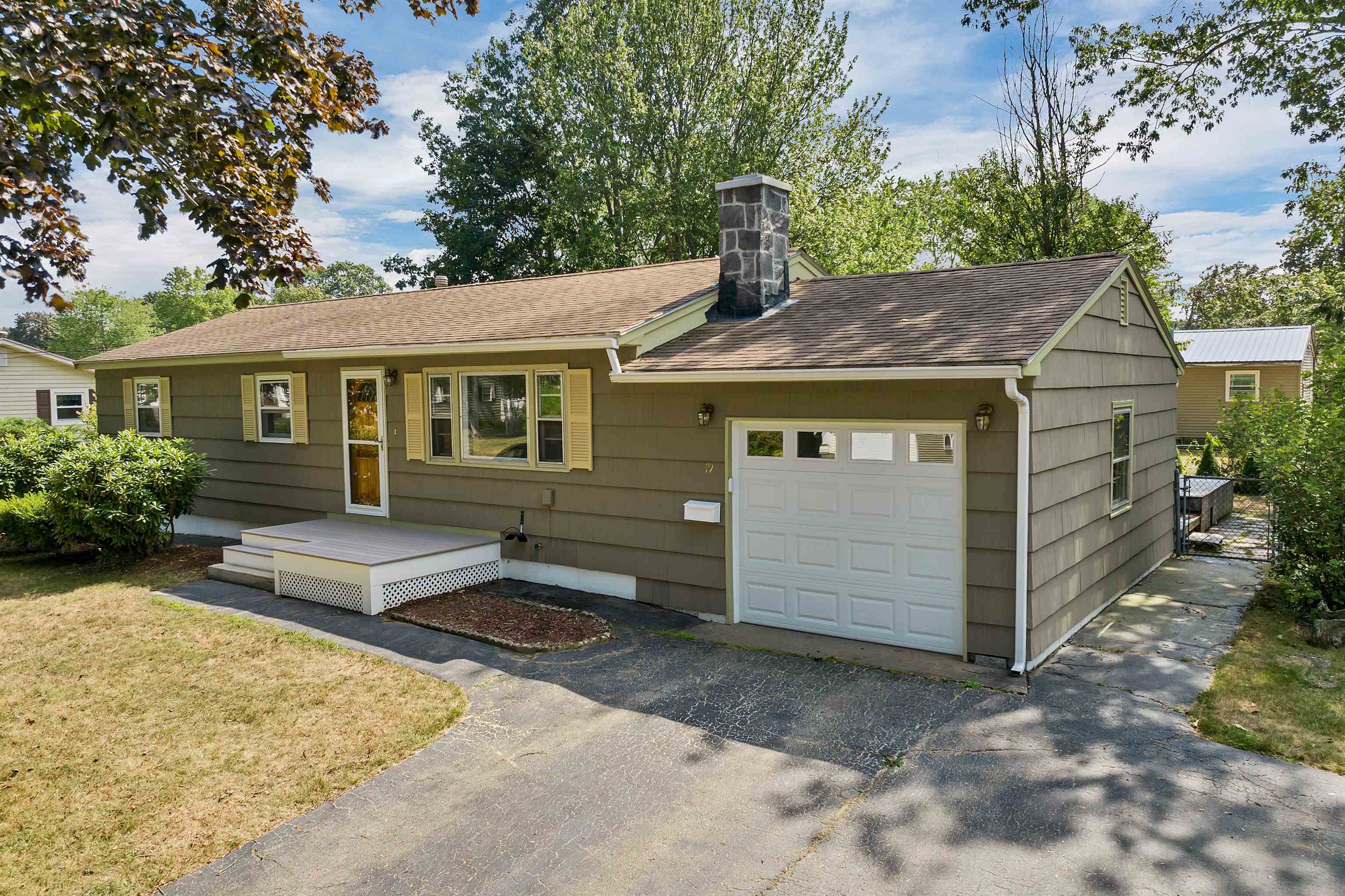 19 Suzanne Drive Property Photo 1