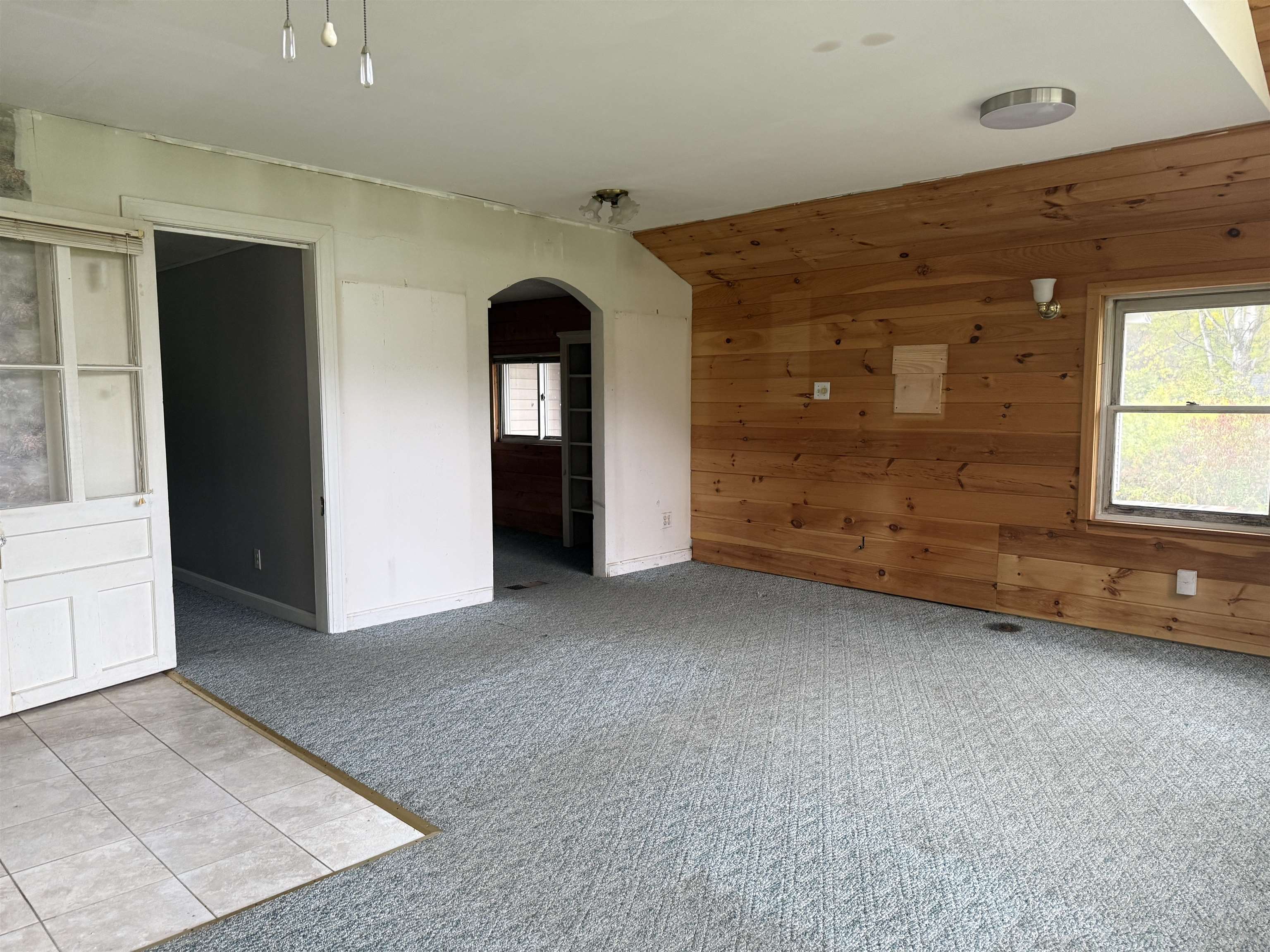 1023 Clarendon Avenue Property Photo 8