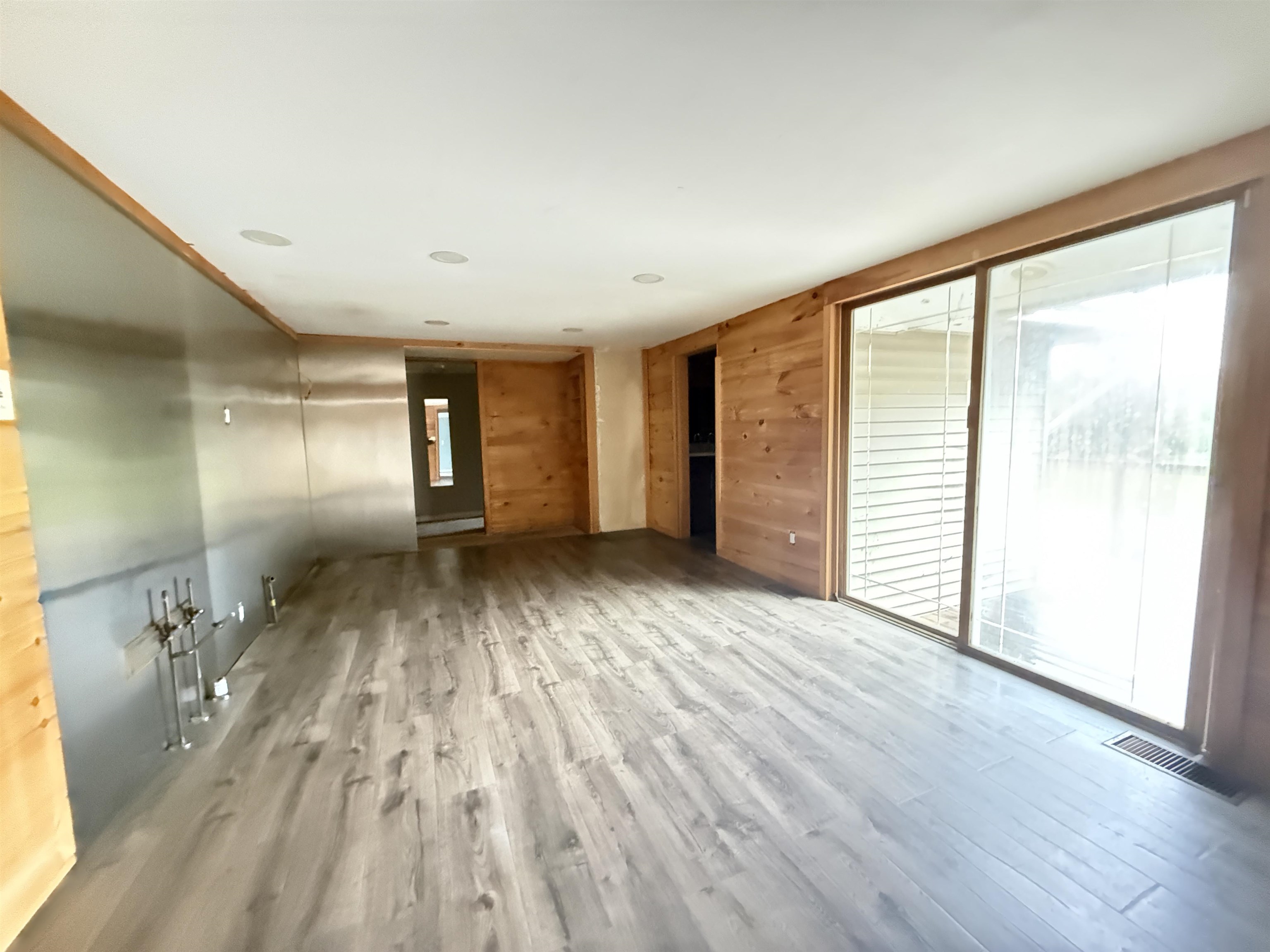 1023 Clarendon Avenue Property Photo 9