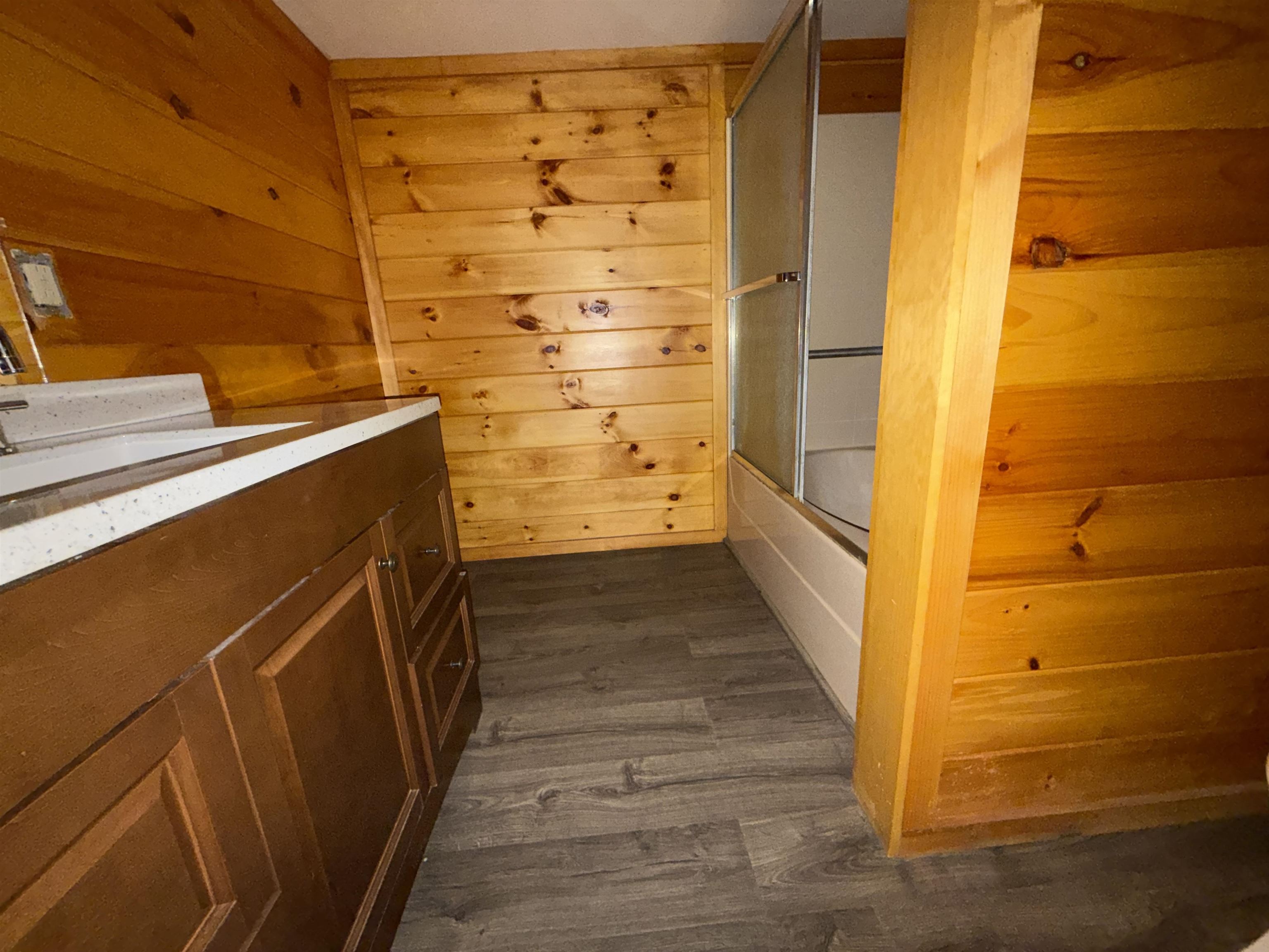 1023 Clarendon Avenue Property Photo 11