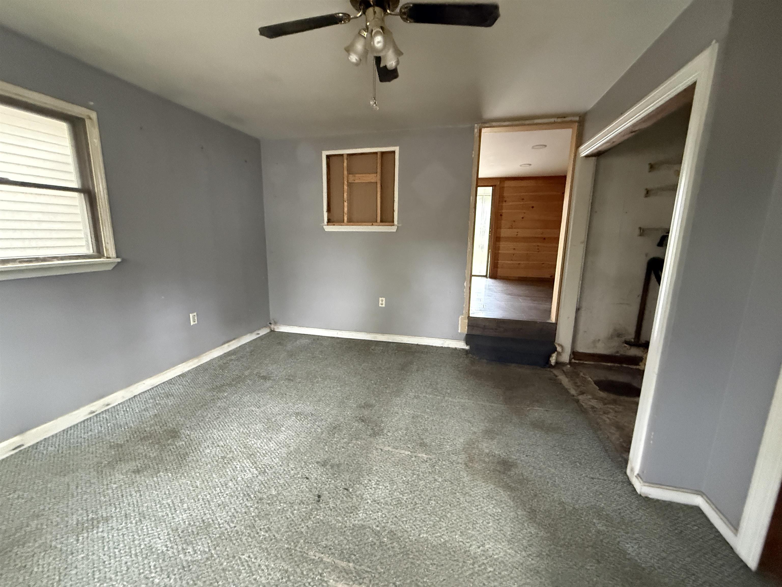 1023 Clarendon Avenue Property Photo 12