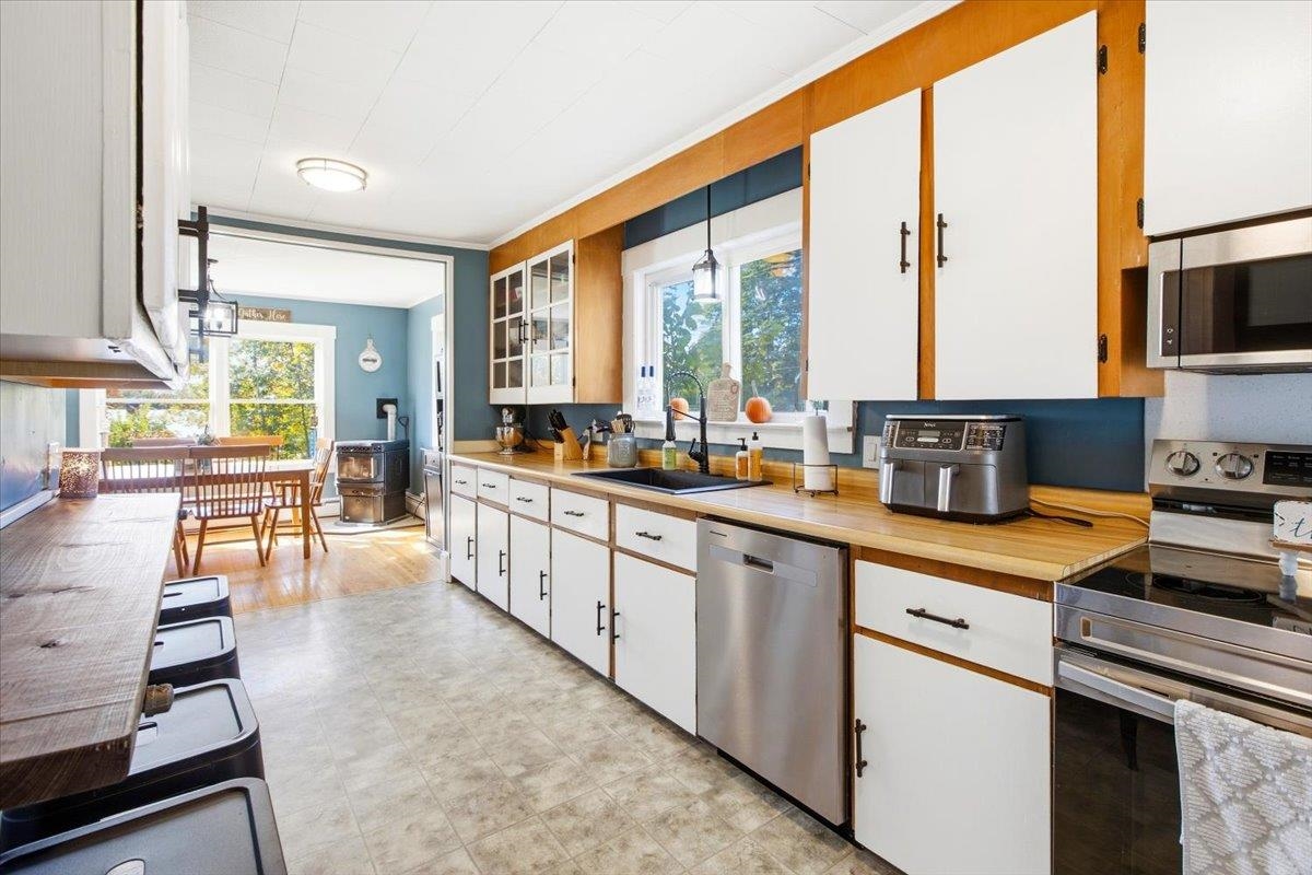77 South Lunenburg Road Property Photo 11
