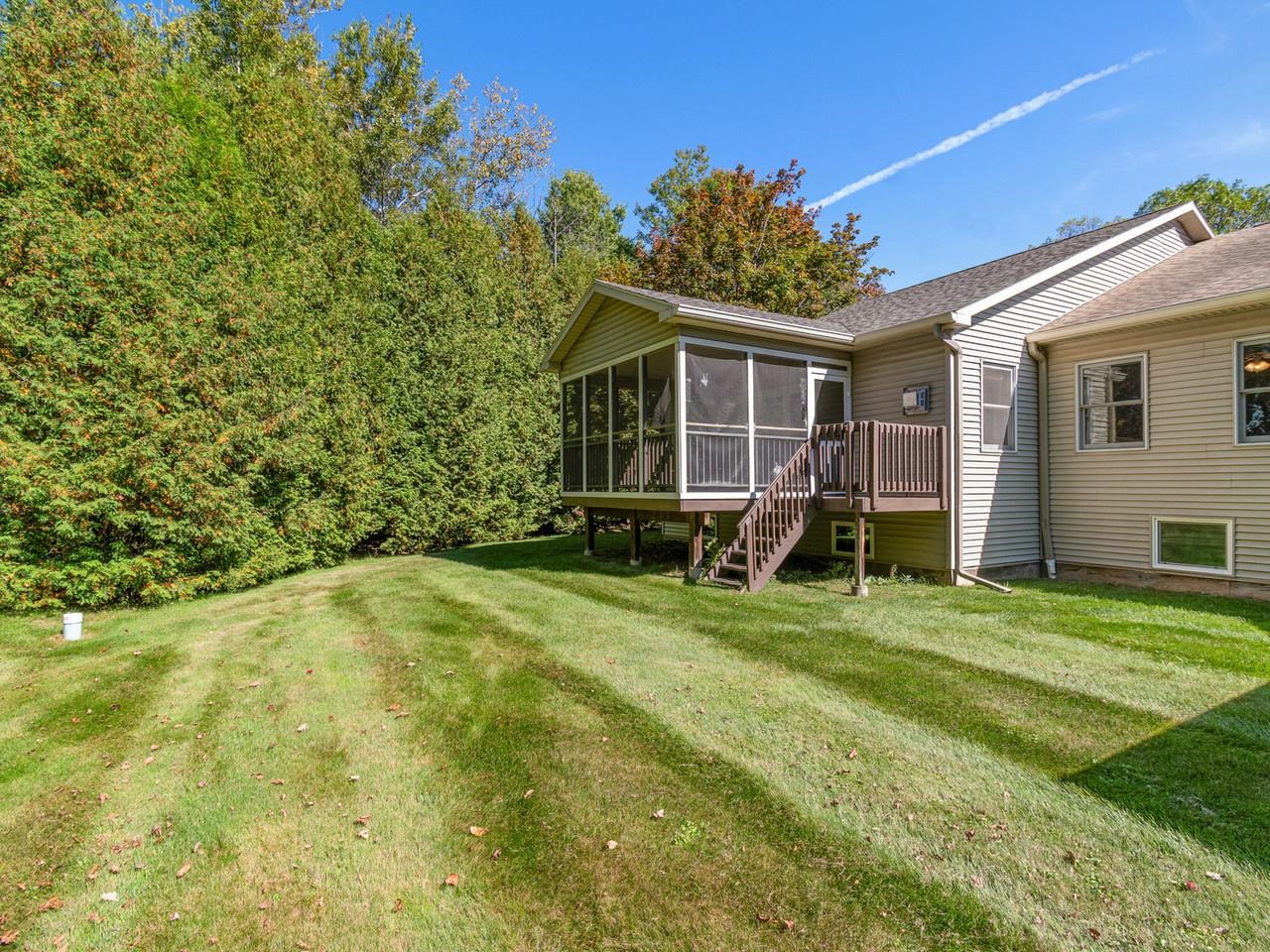 398 Bittersweet Circle Property Photo 5