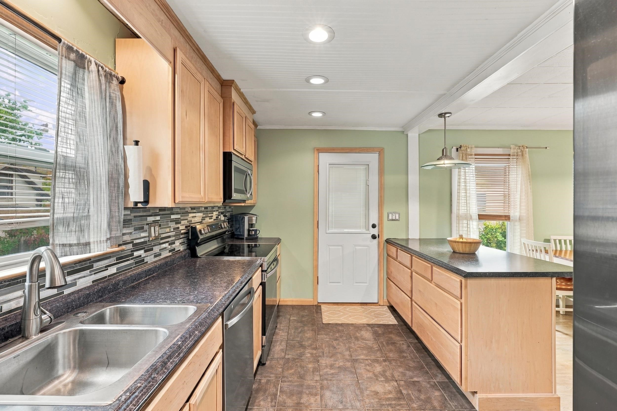 6 Howard Street Property Photo 7