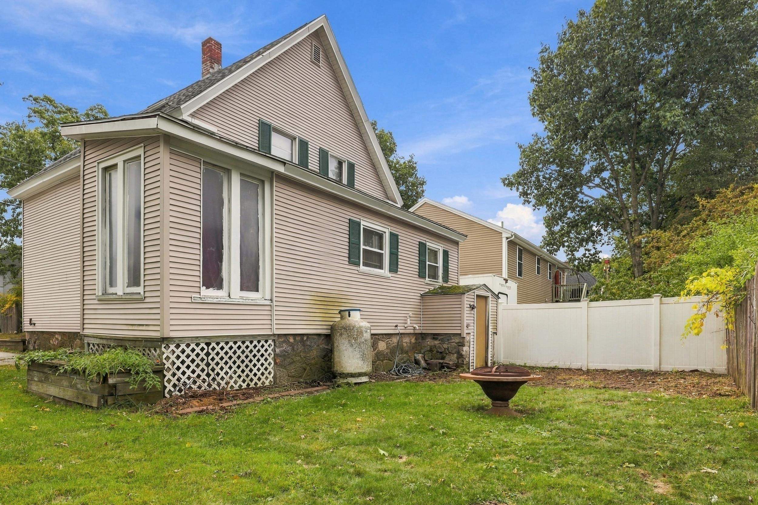 6 Howard Street Property Photo 20