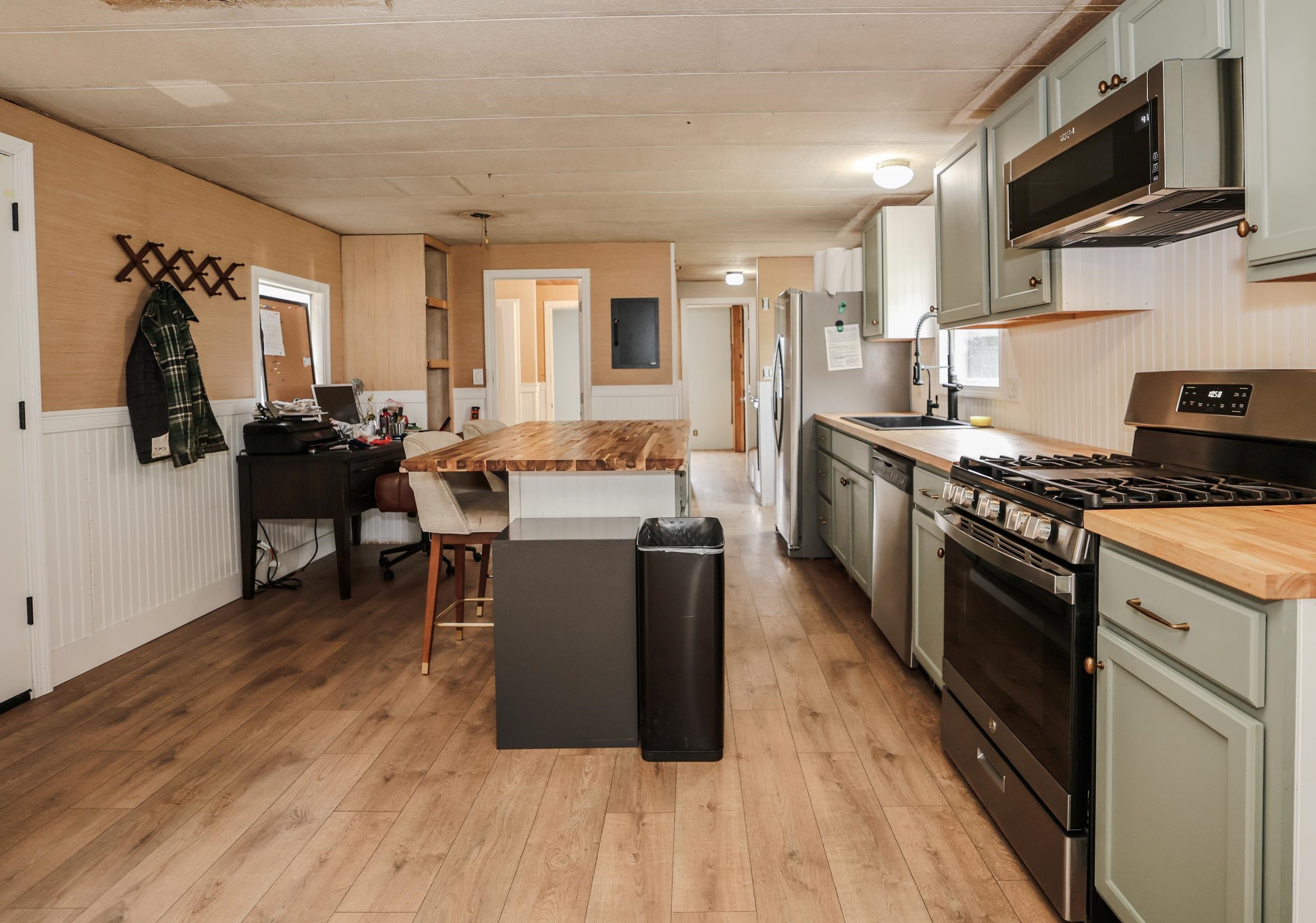 8 First Street Property Photo 4