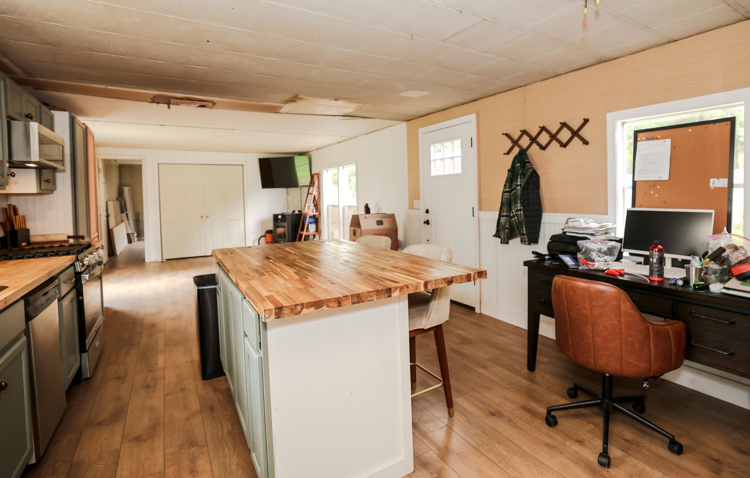 8 First Street Property Photo 6