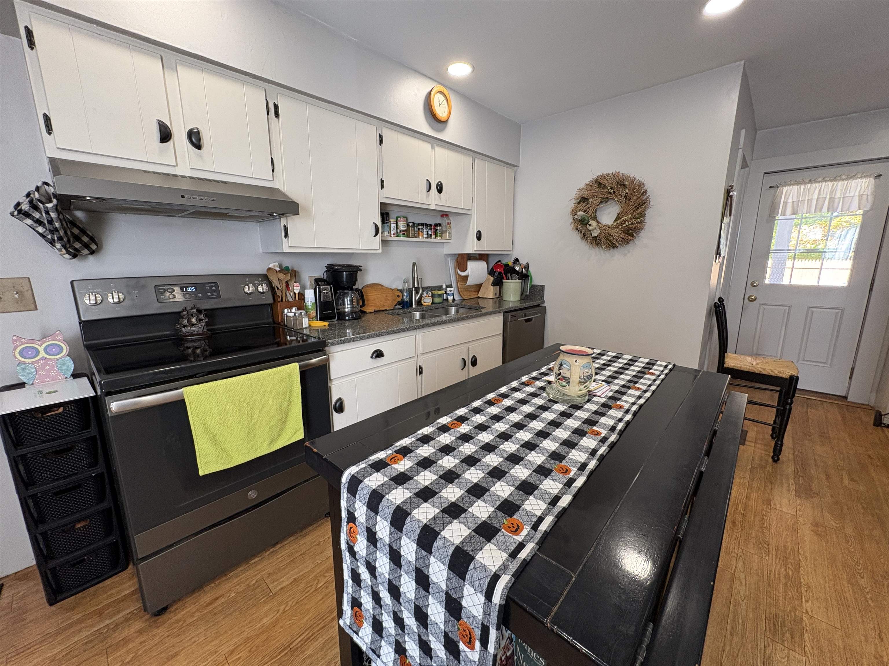 27 Hill Street Property Photo 10