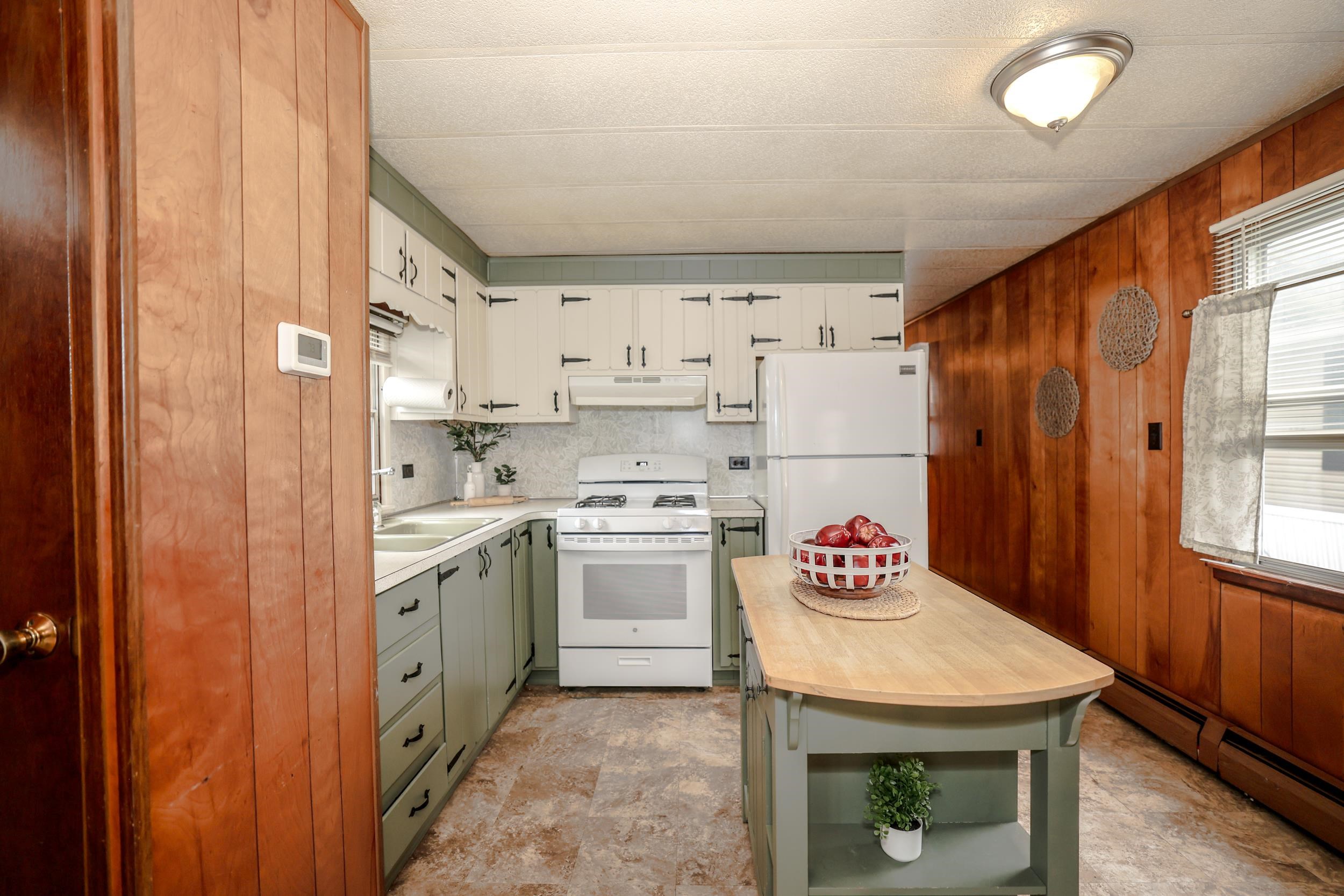 19 Winter Street Property Photo 9