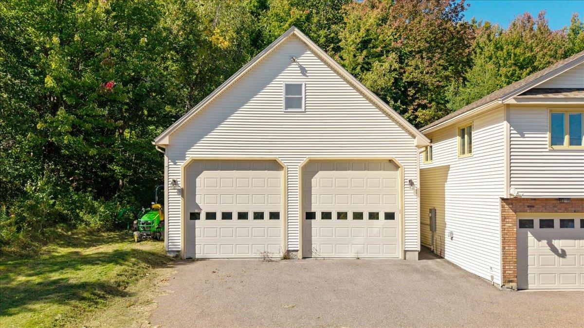1883 Pond Road Property Photo 4