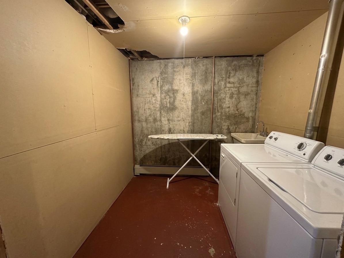 1876 Blackmer Boulevard Property Photo 16