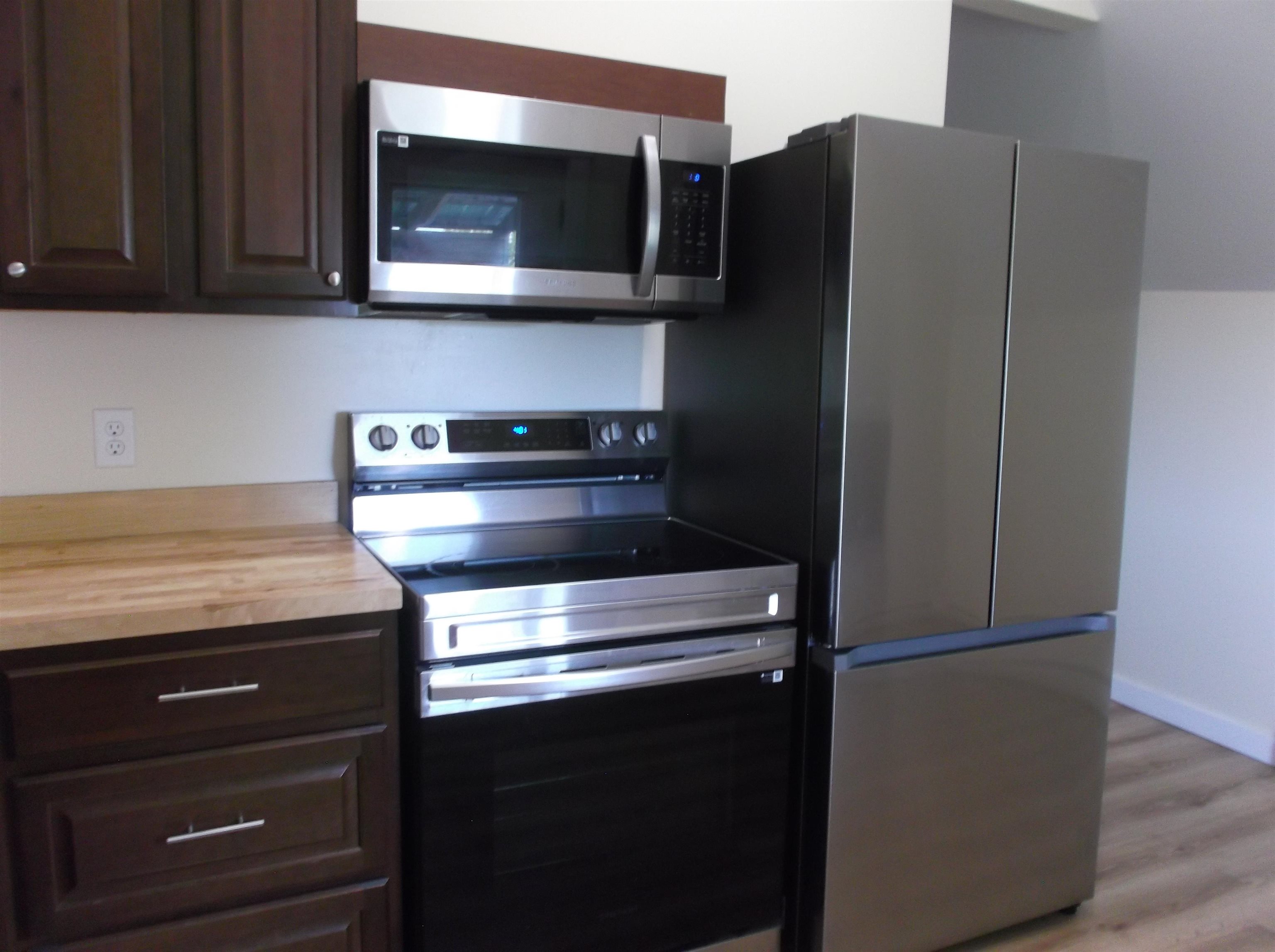 104 Maple Park Property Photo 4