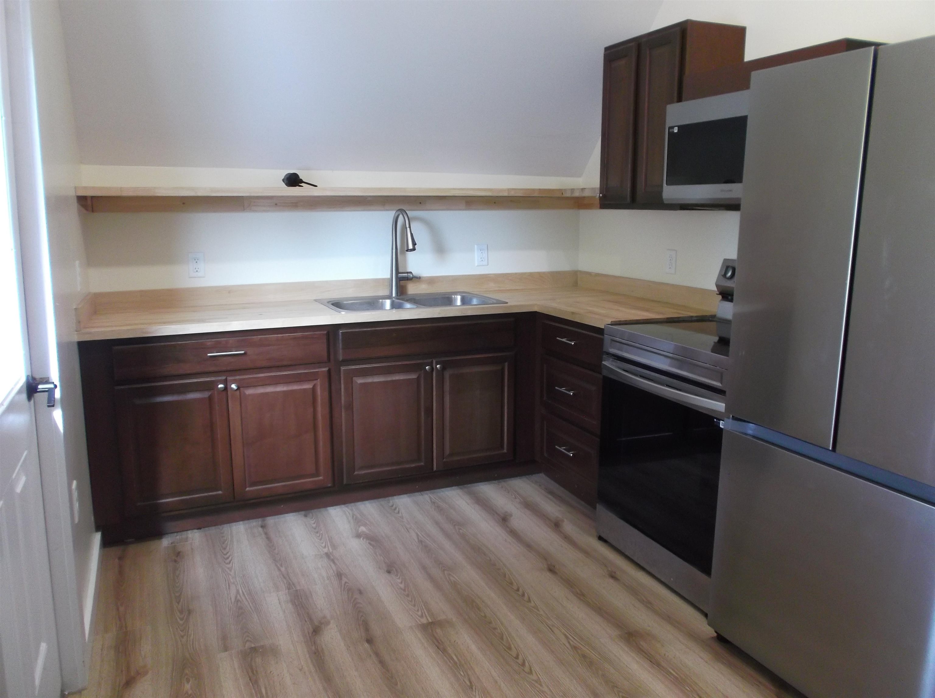 104 Maple Park Property Photo 5