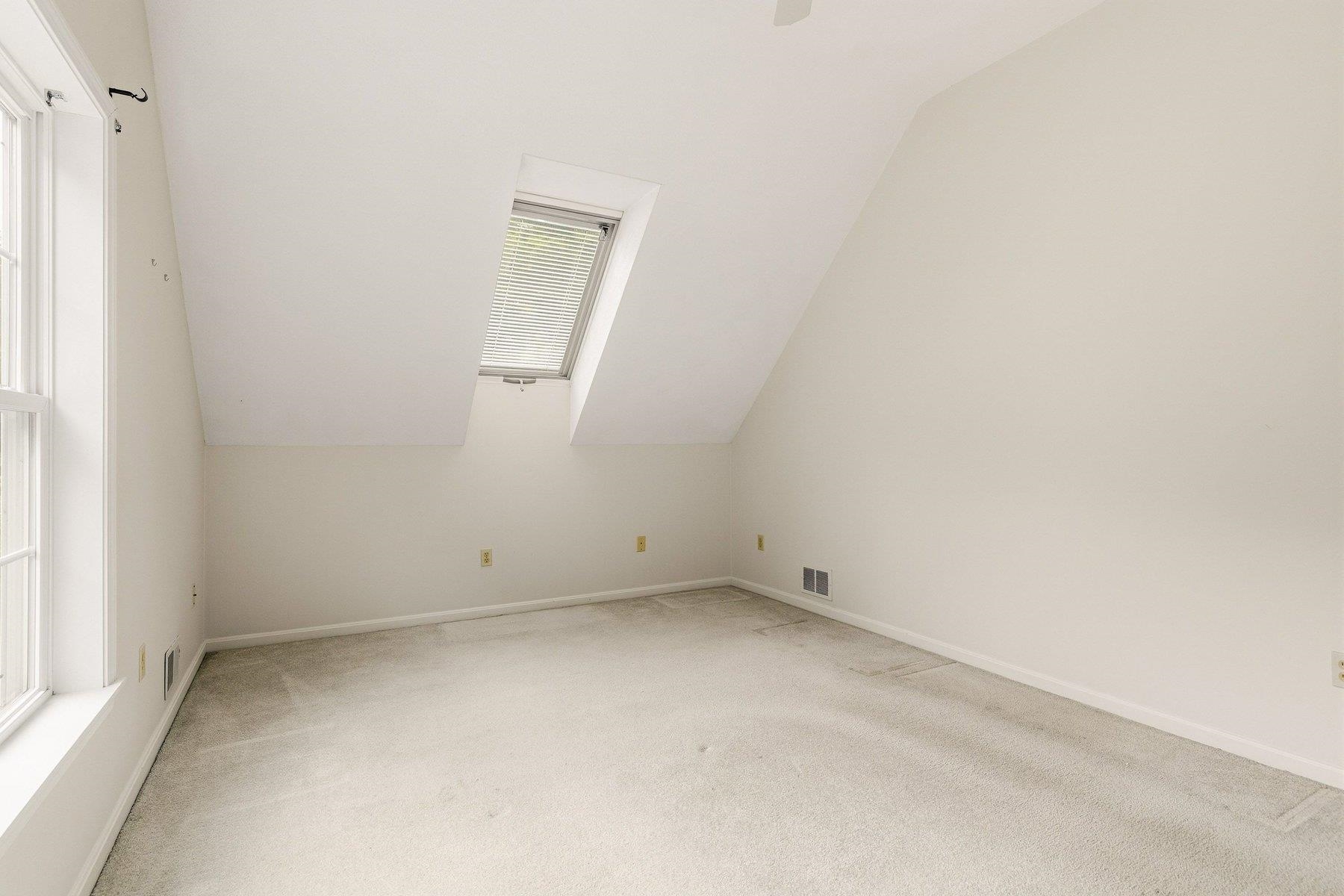 26 Stratham Green Property Photo 30