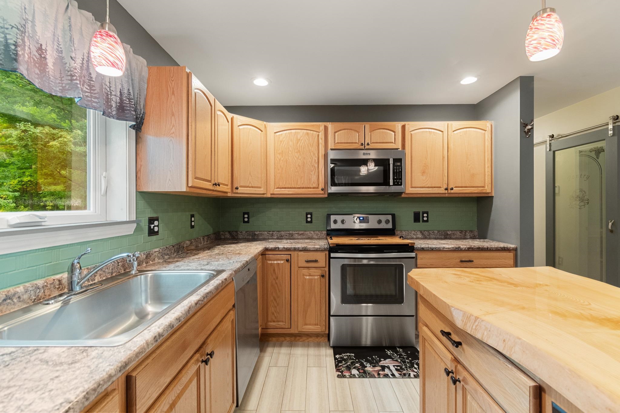 387 St. Albans Road Property Photo 3
