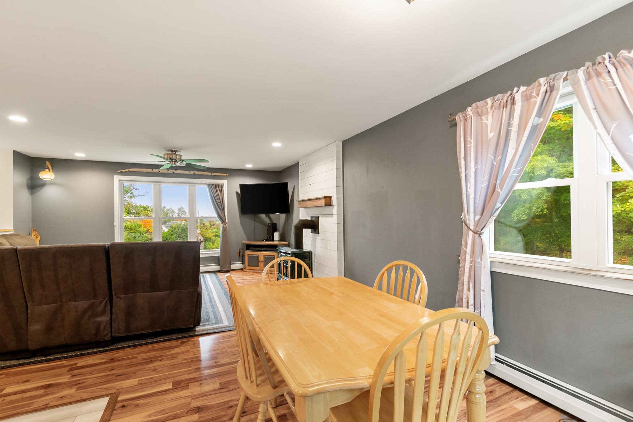 387 St. Albans Road Property Photo 6