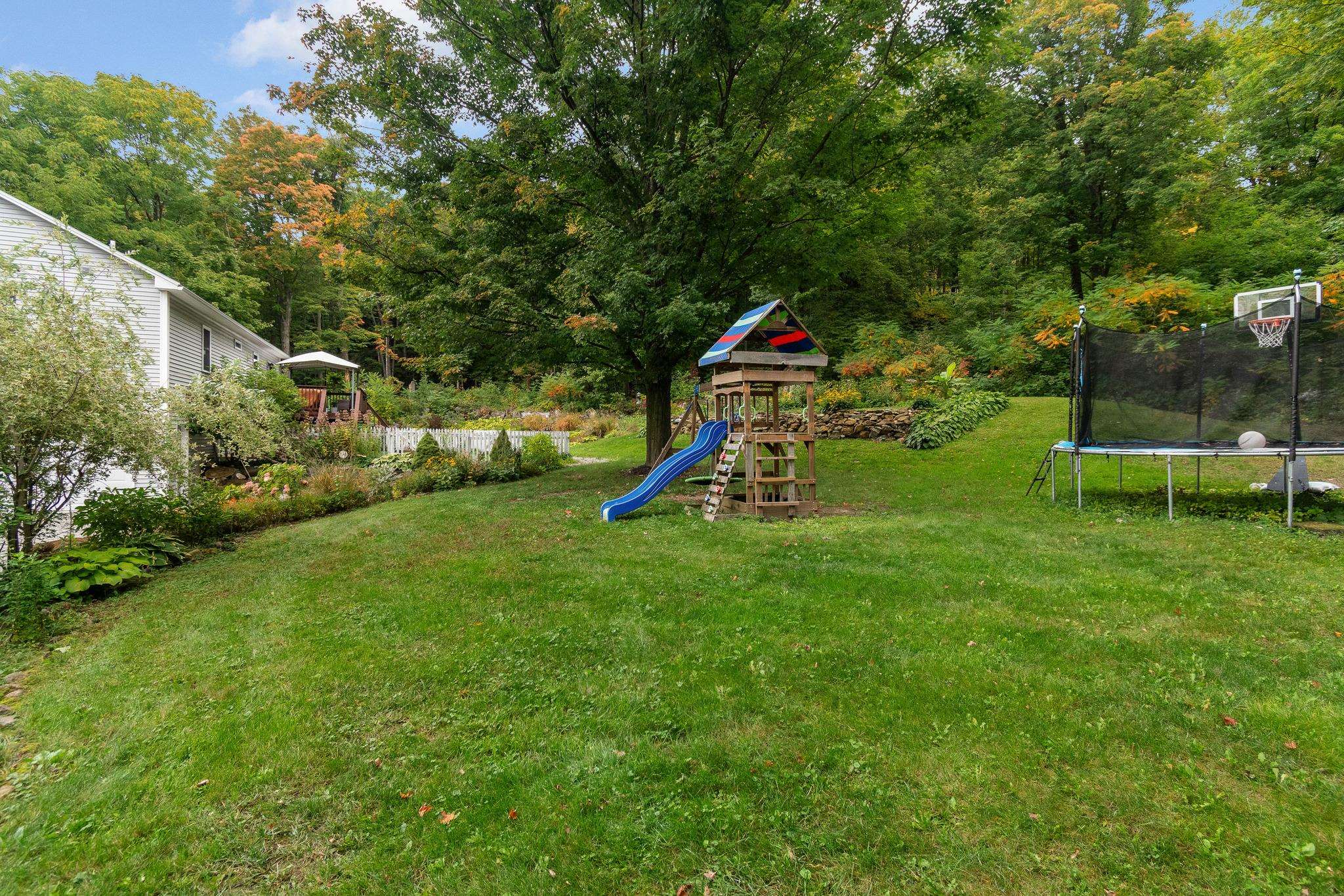 387 St. Albans Road Property Photo 40