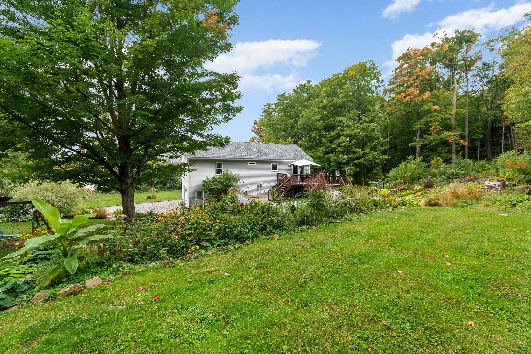 387 St. Albans Road Property Photo 43