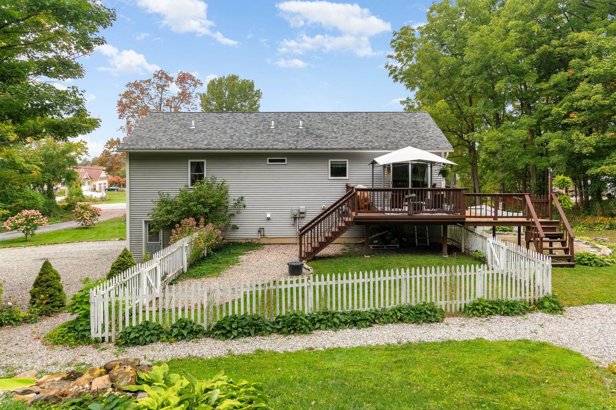 387 St. Albans Road Property Photo 44