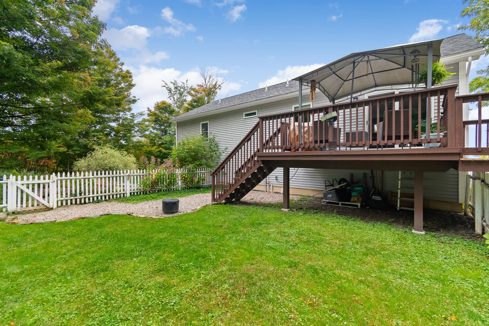 387 St. Albans Road Property Photo 45