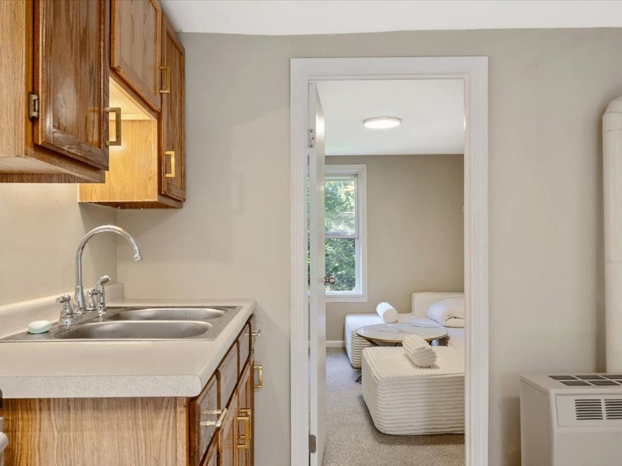 92 West Street Property Photo 4