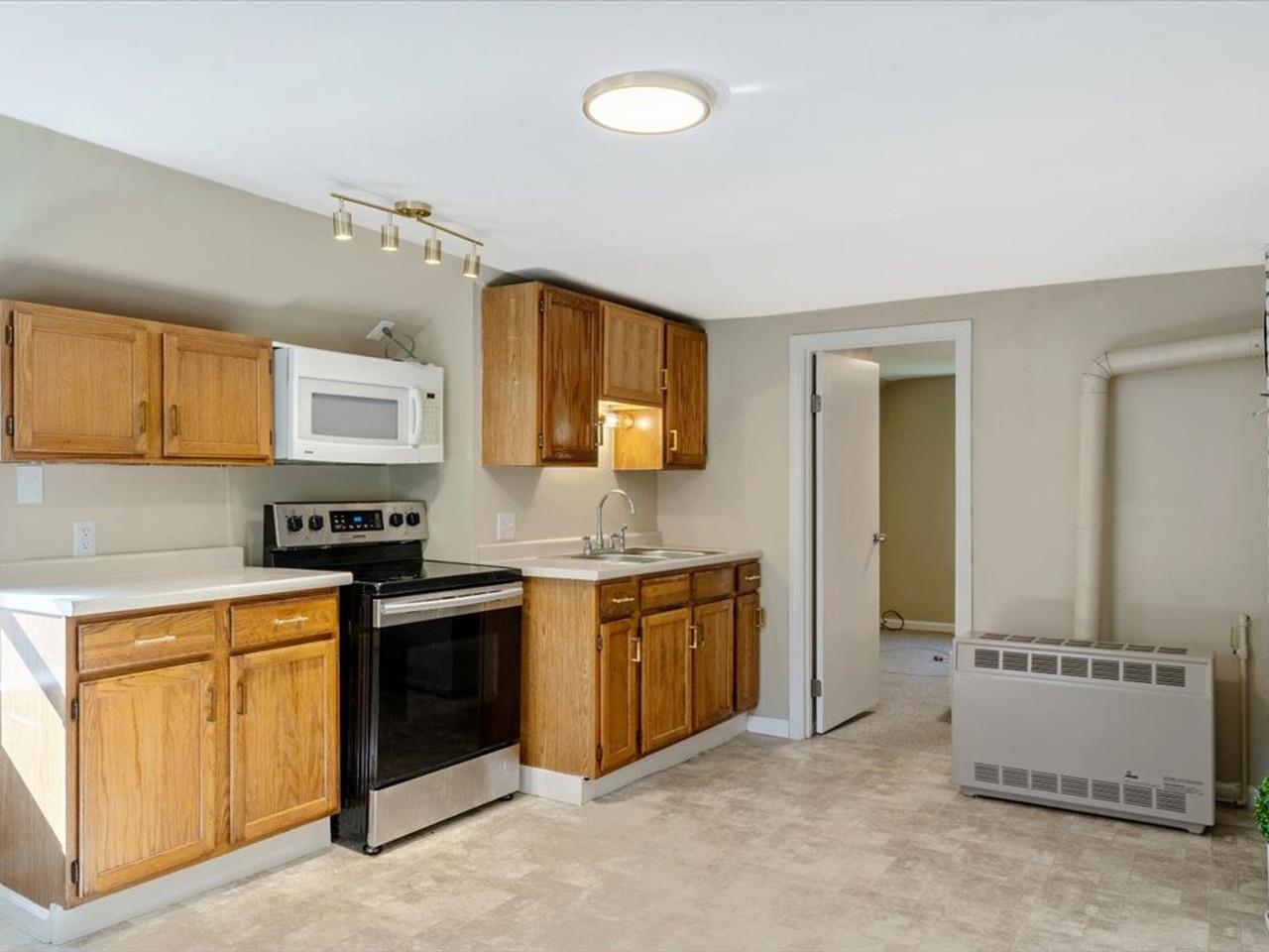 92 West Street Property Photo 8