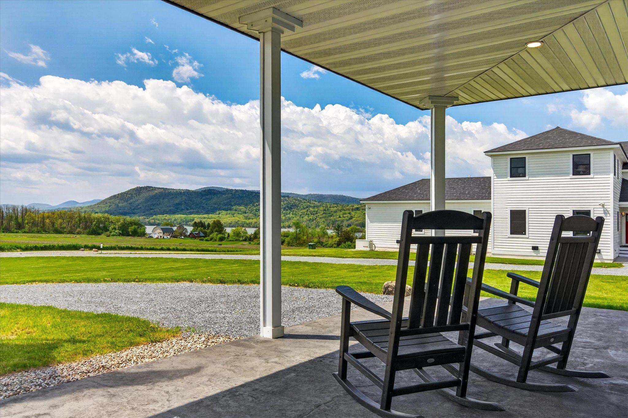 4362 Lake Street Property Photo 5