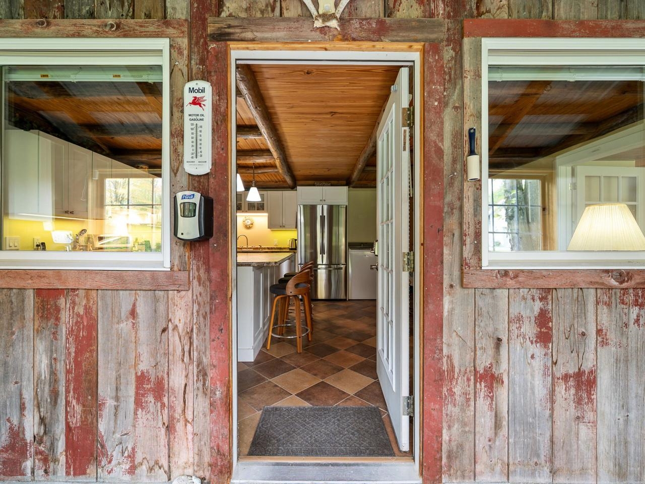 2088 Town Line Road Property Photo 4