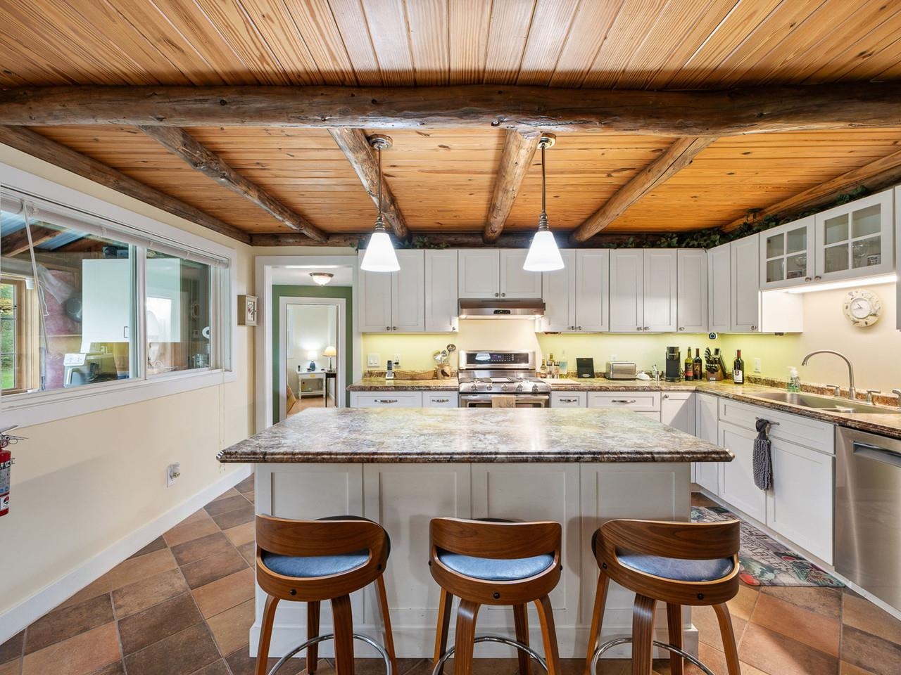 2088 Town Line Road Property Photo 8