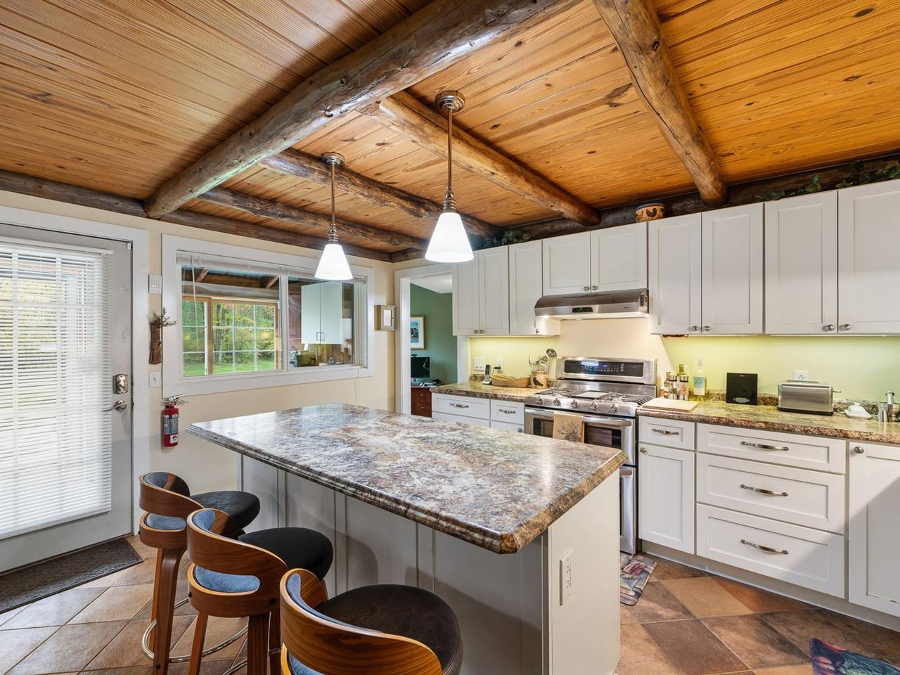 2088 Town Line Road Property Photo 9