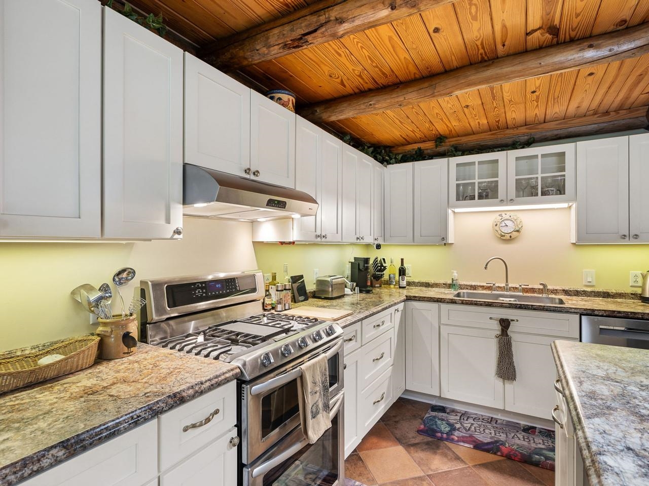 2088 Town Line Road Property Photo 10
