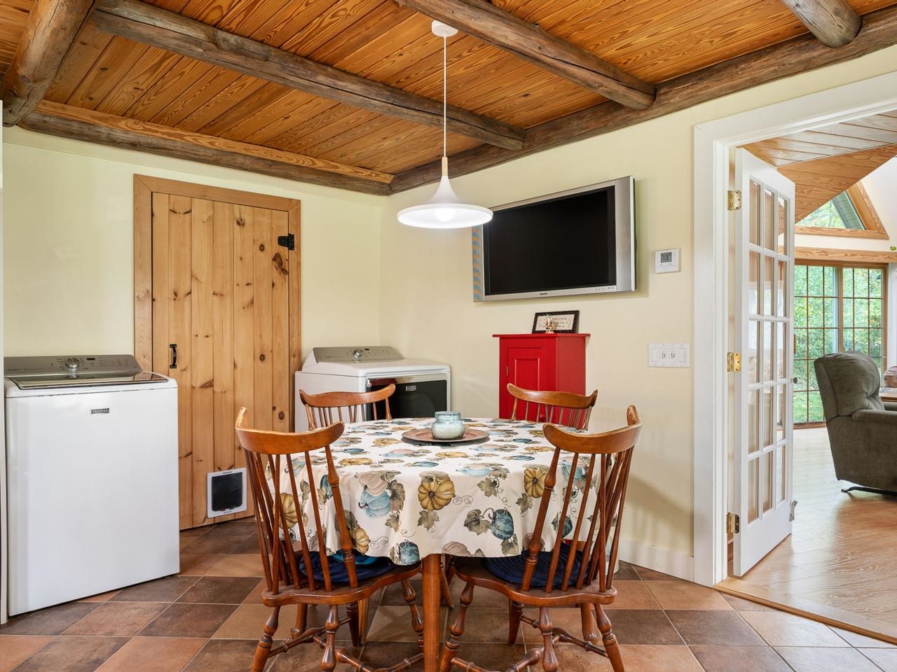 2088 Town Line Road Property Photo 12