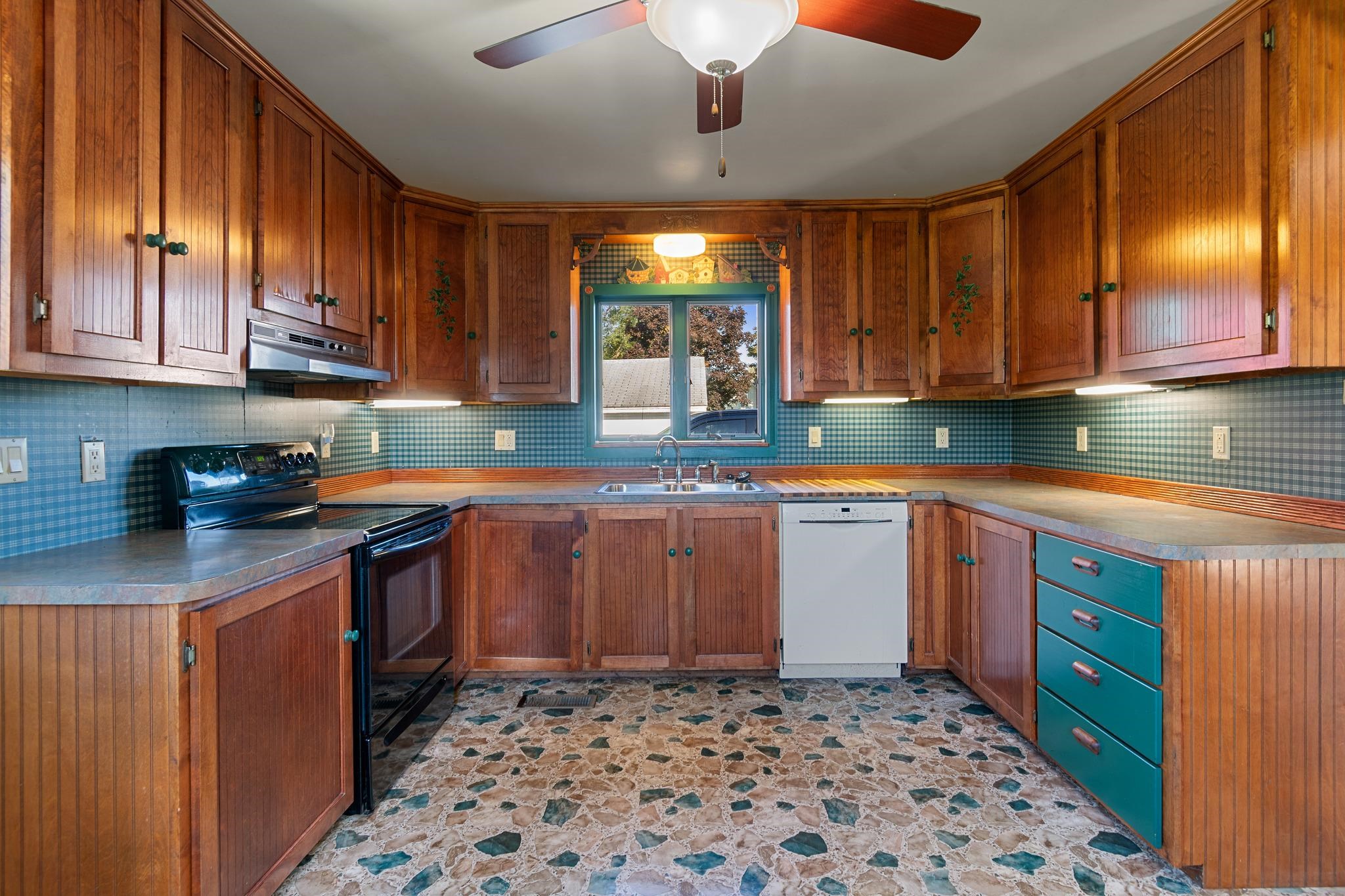 30 Pine Street Property Photo 9