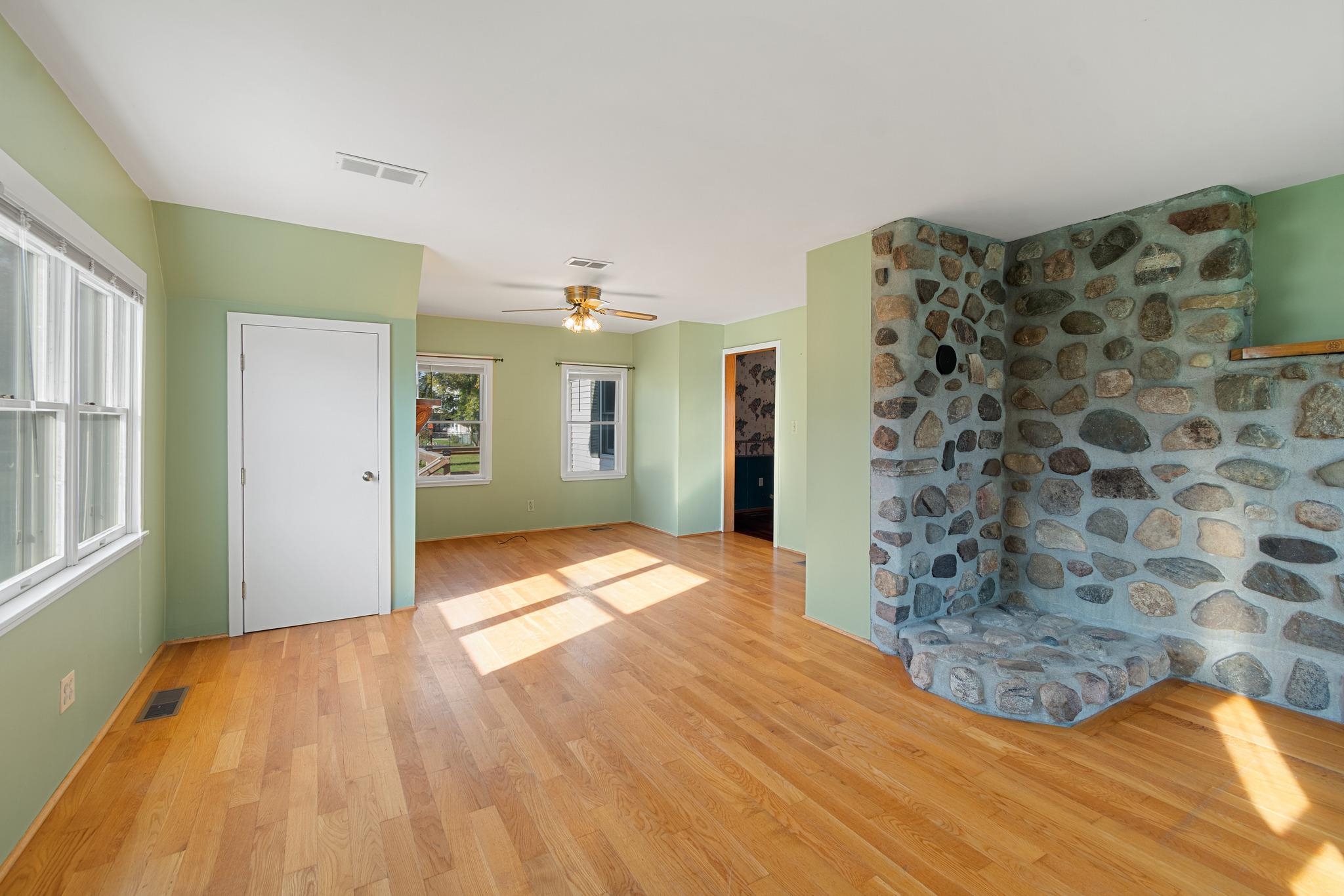 30 Pine Street Property Photo 15