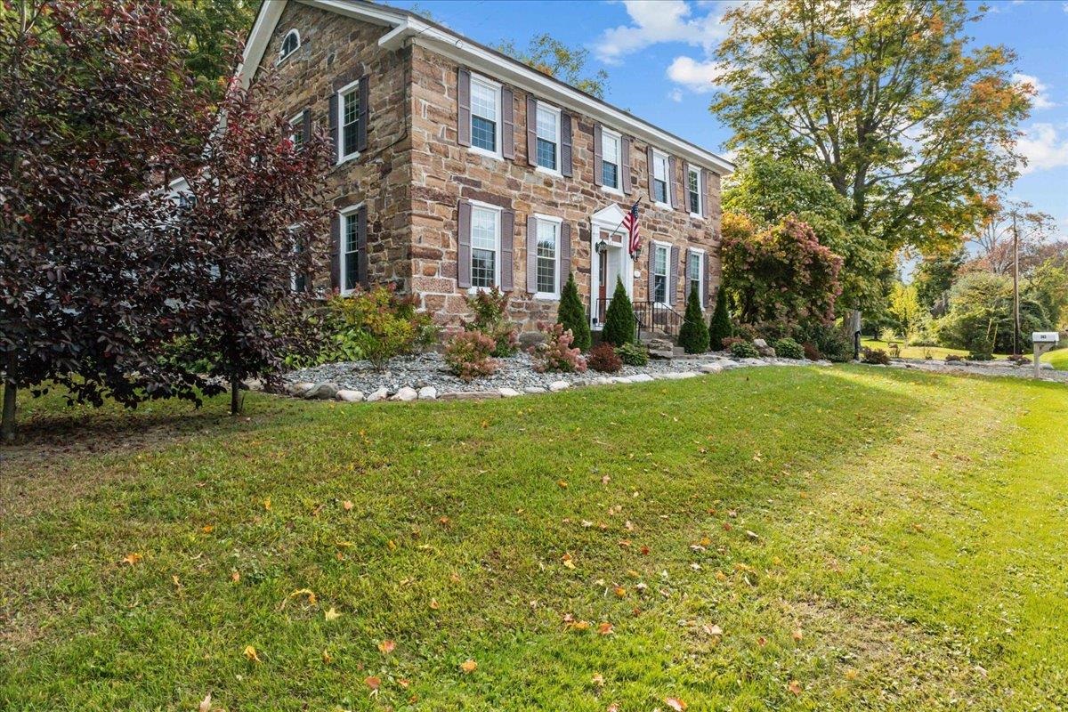 383 St. Albans Road Property Photo 2