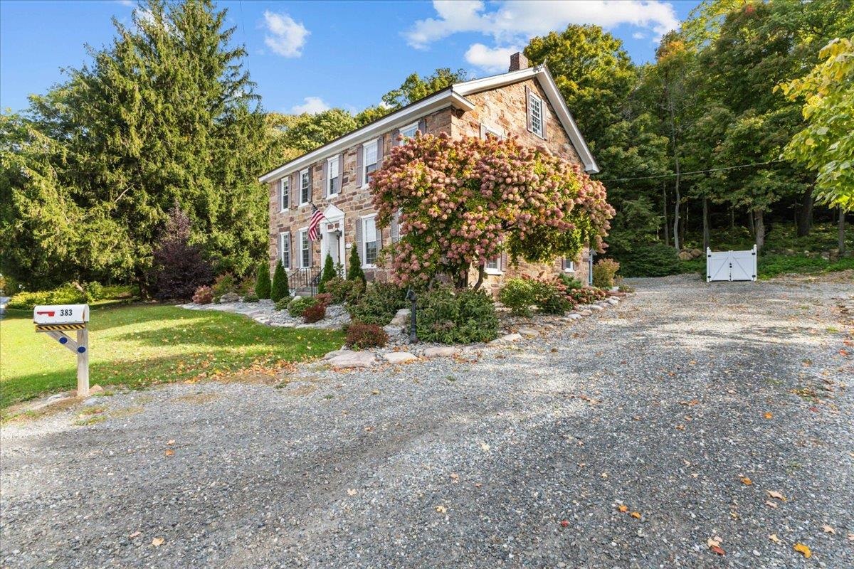 383 St. Albans Road Property Photo 4