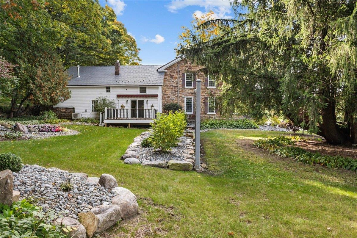 383 St. Albans Road Property Photo 8