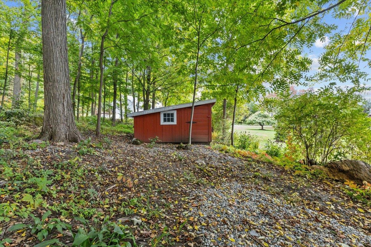 383 St. Albans Road Property Photo 17