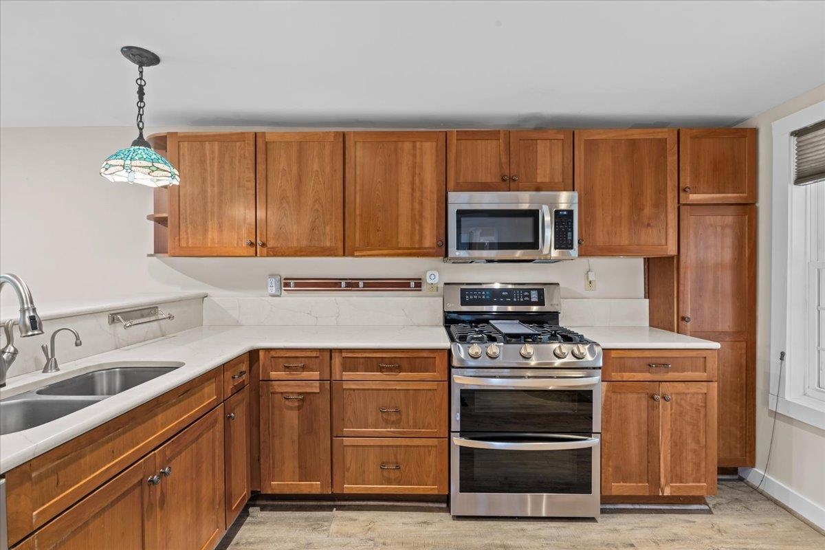 383 St. Albans Road Property Photo 19