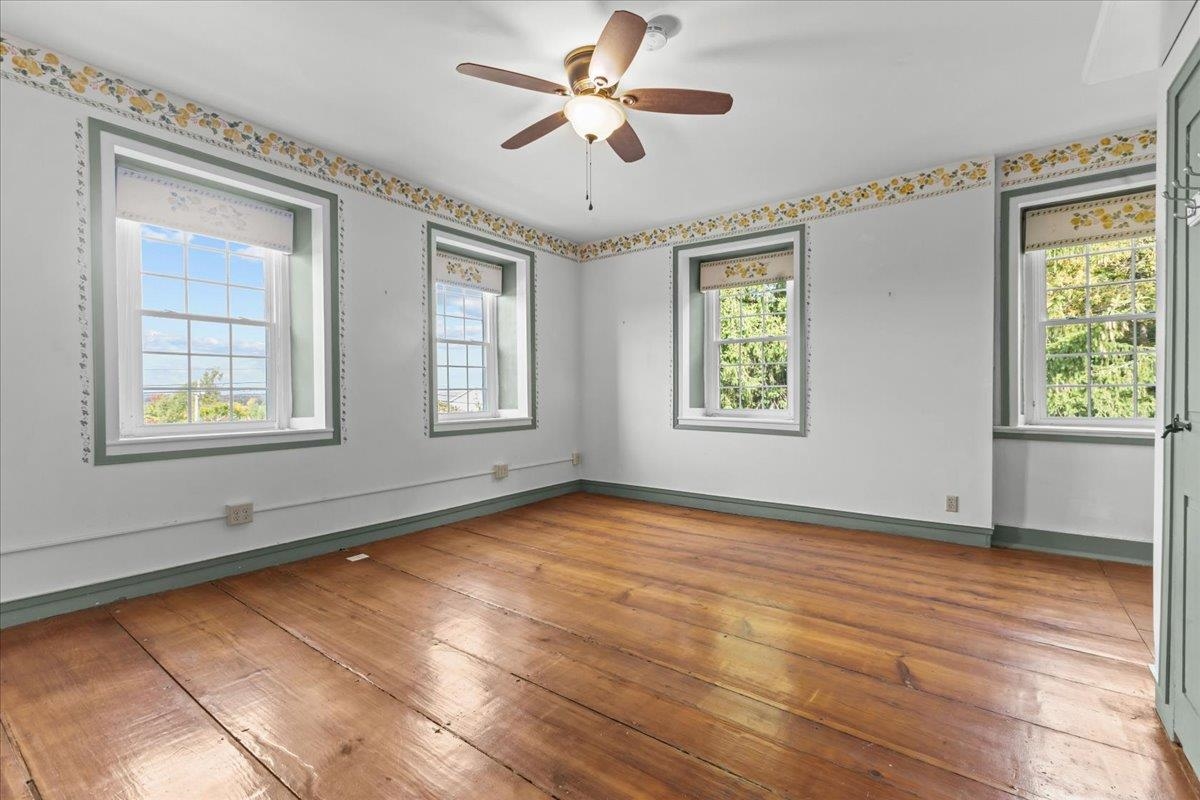 383 St. Albans Road Property Photo 33